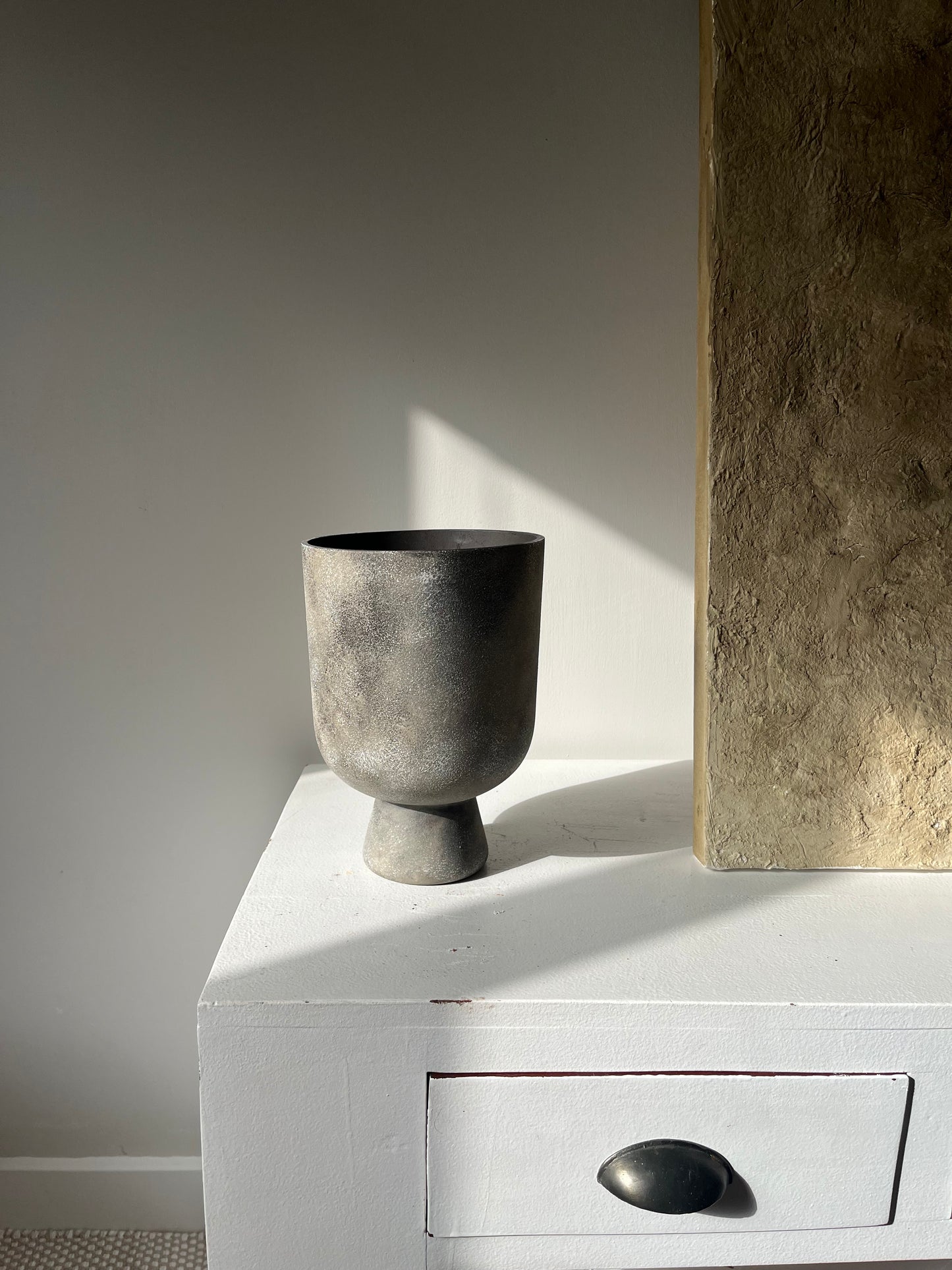 EARTH | earthy brown pedestal planter
