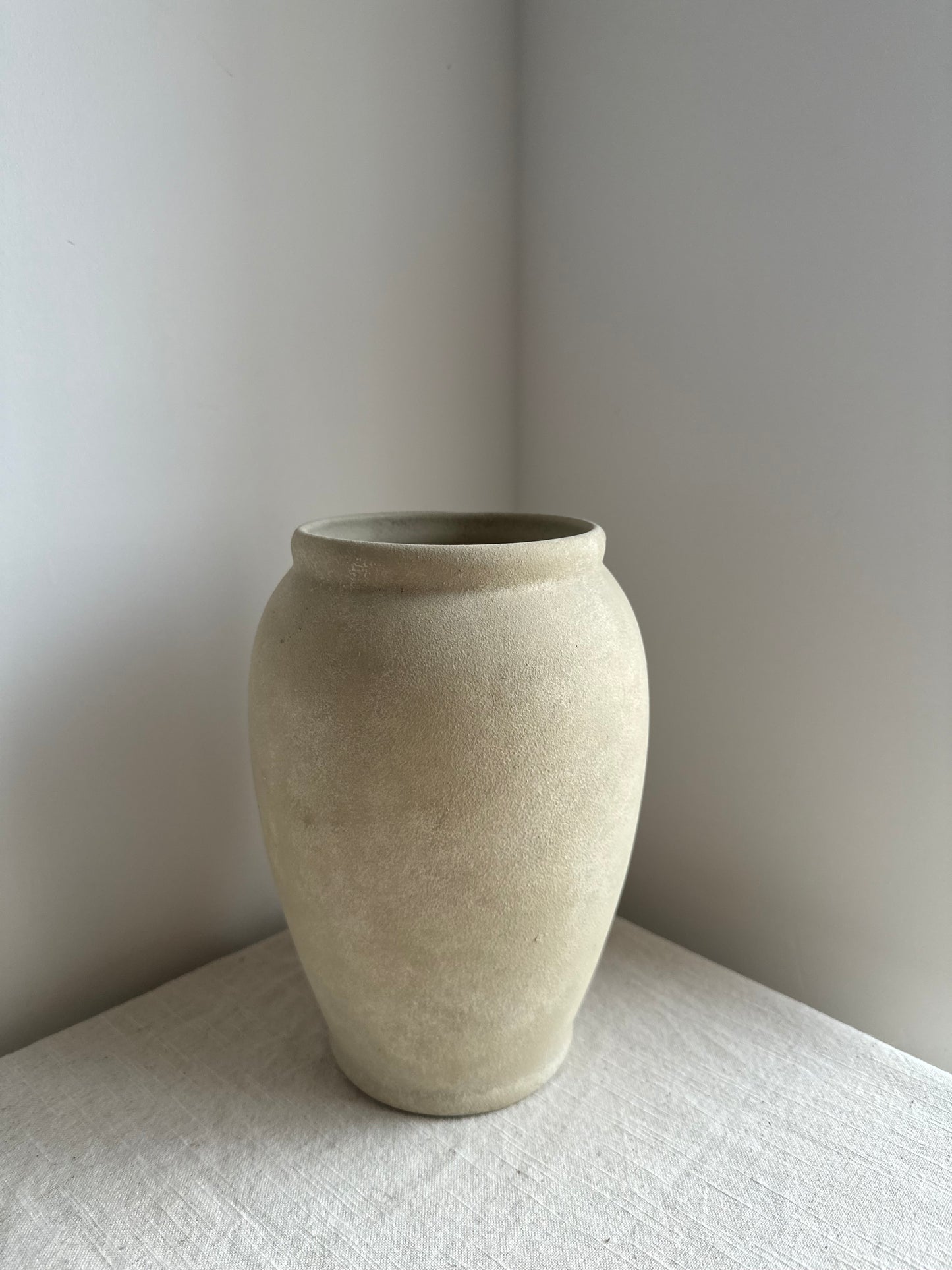 CLOUD | light beige classic vase