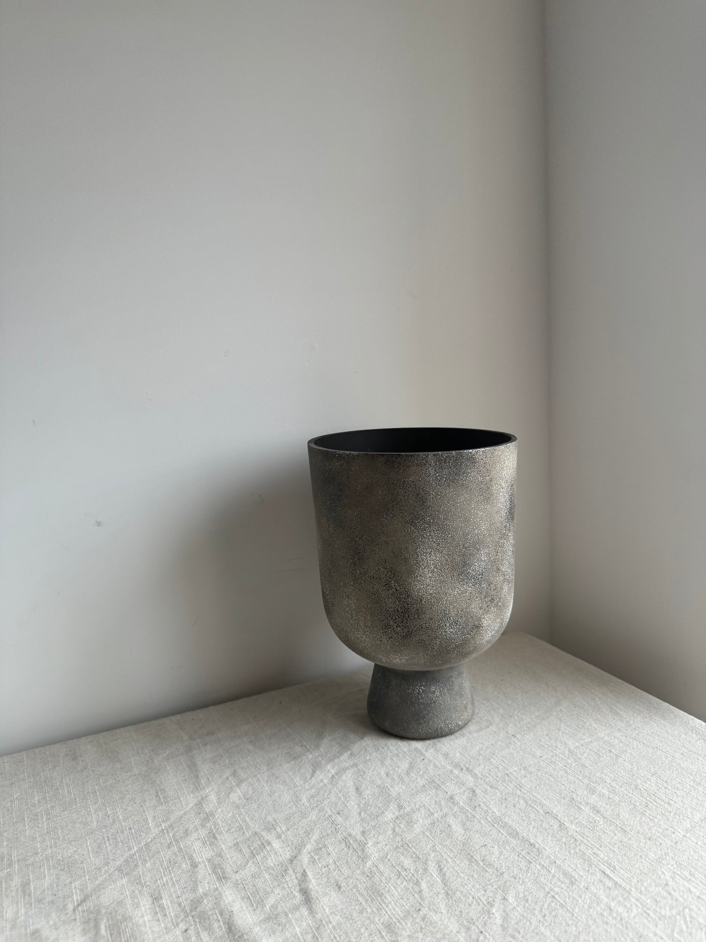 EARTH | earthy brown pedestal planter