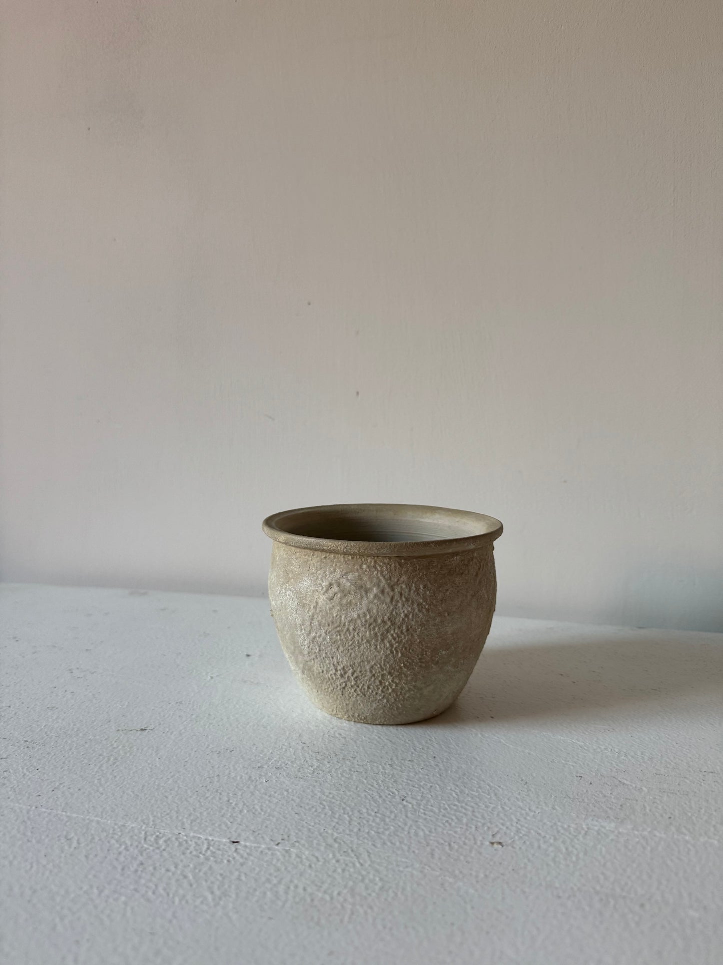 Up-cycled | small beige textured pot