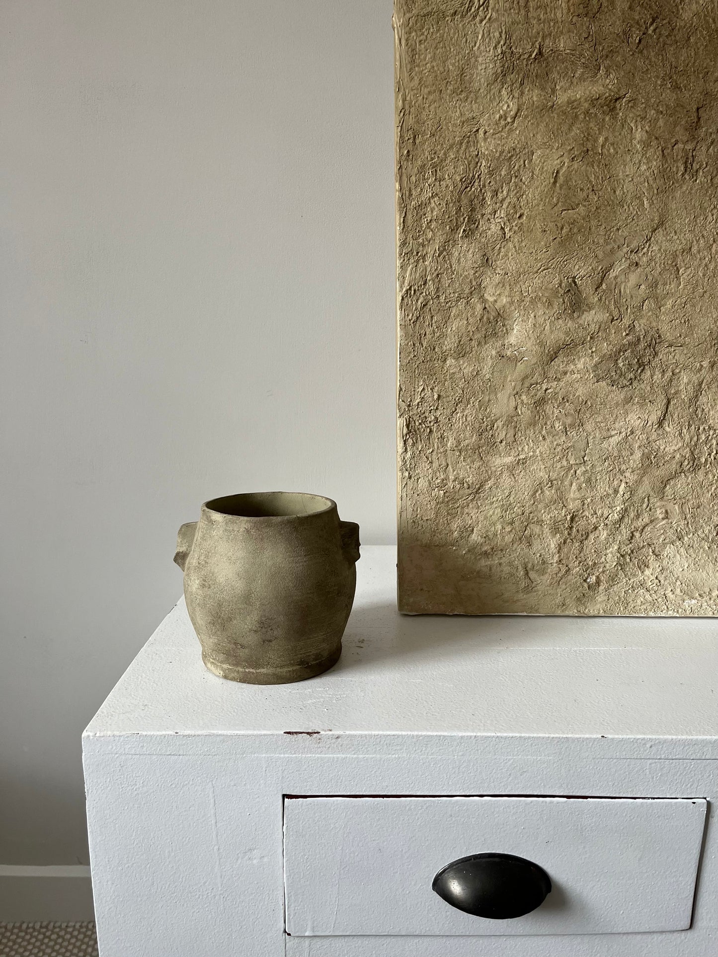 EARTH | earthy brown handle detail pot