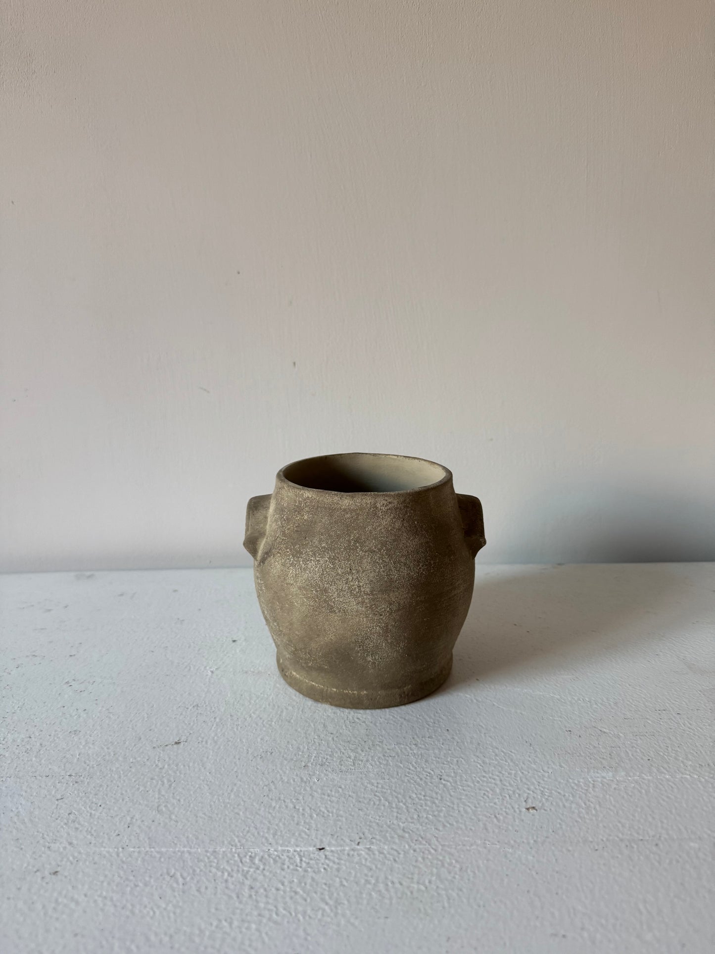 EARTH | earthy brown handle detail pot