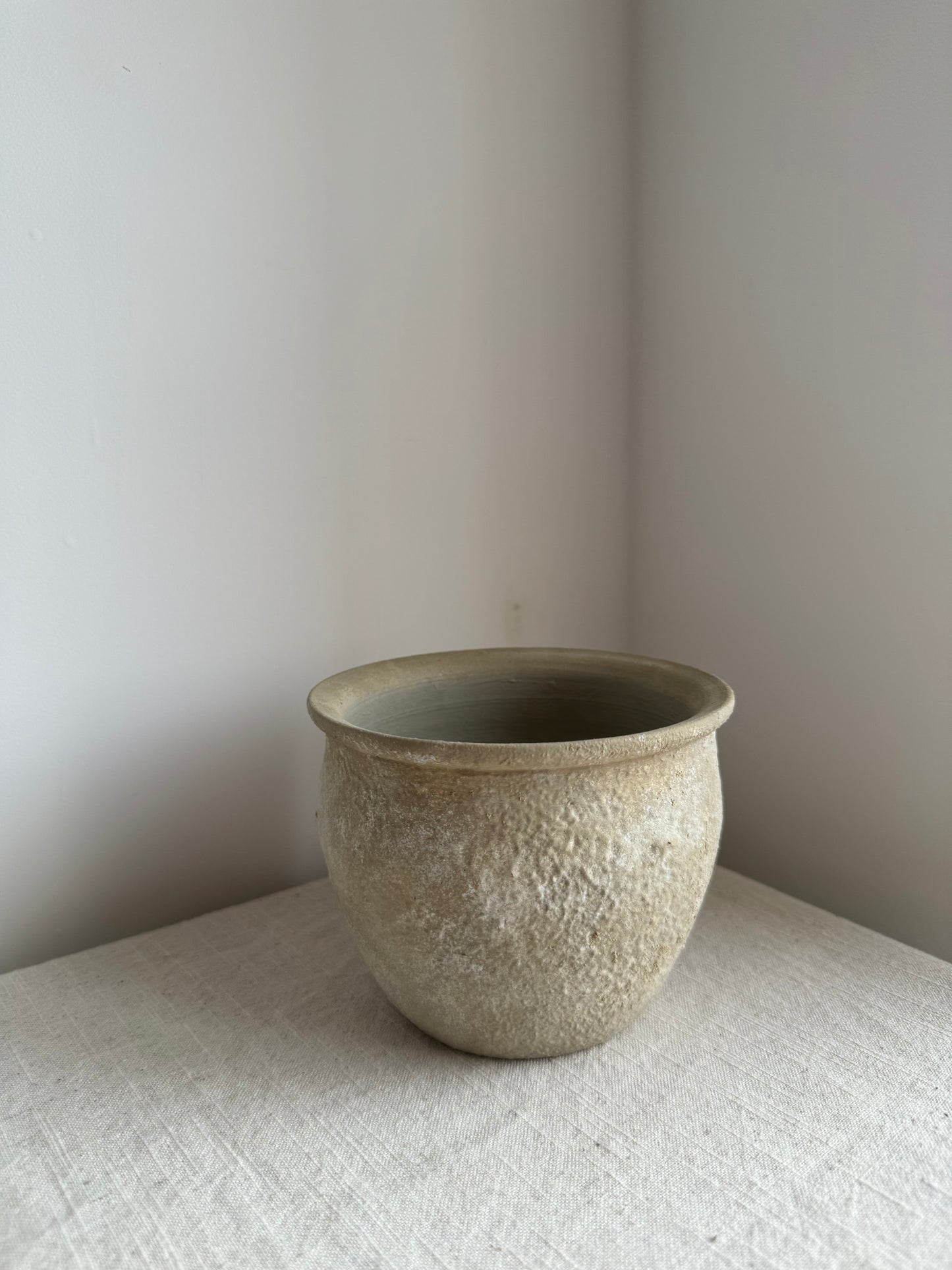 Up-cycled | small beige textured pot