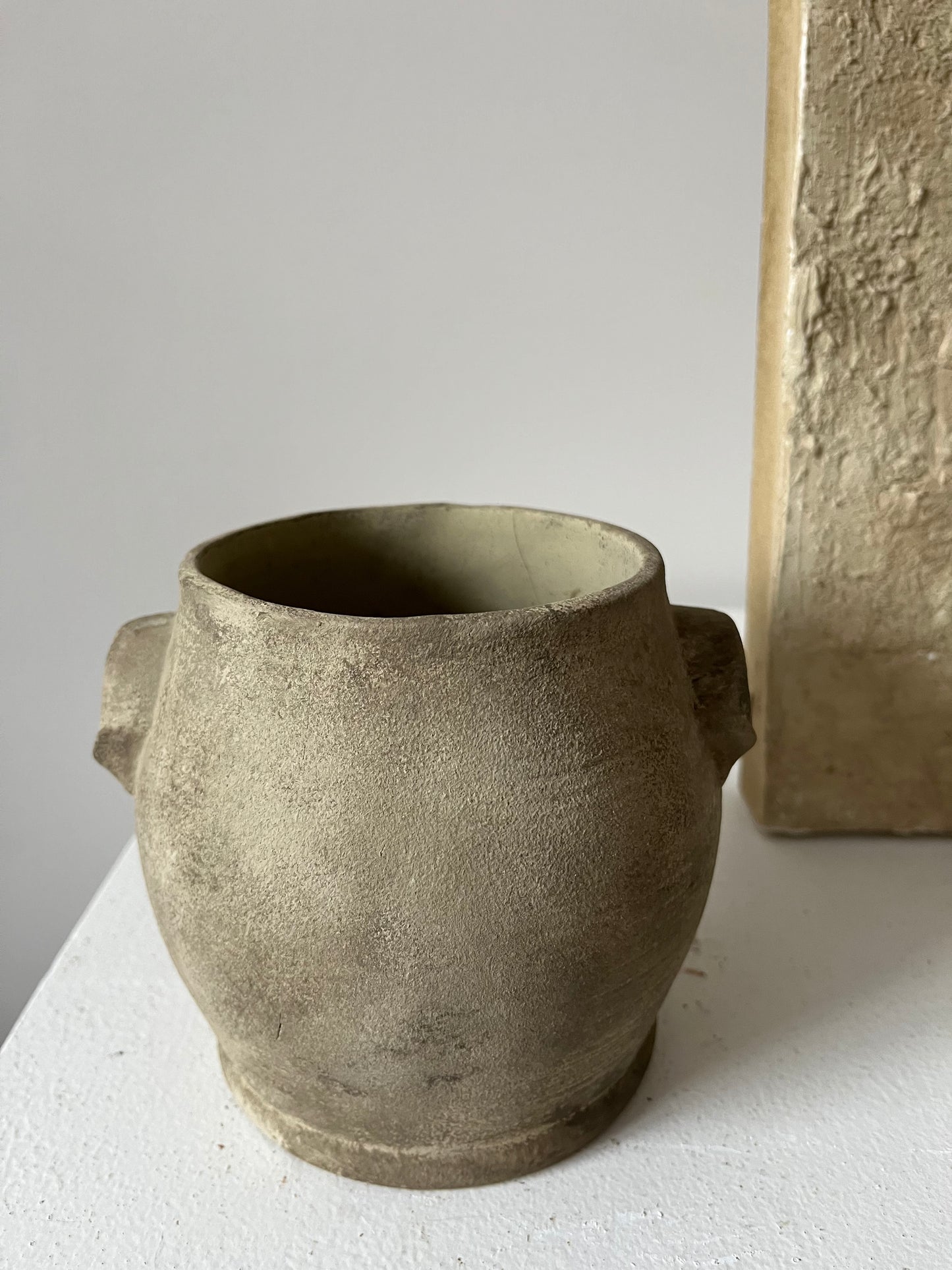 EARTH | earthy brown handle detail pot