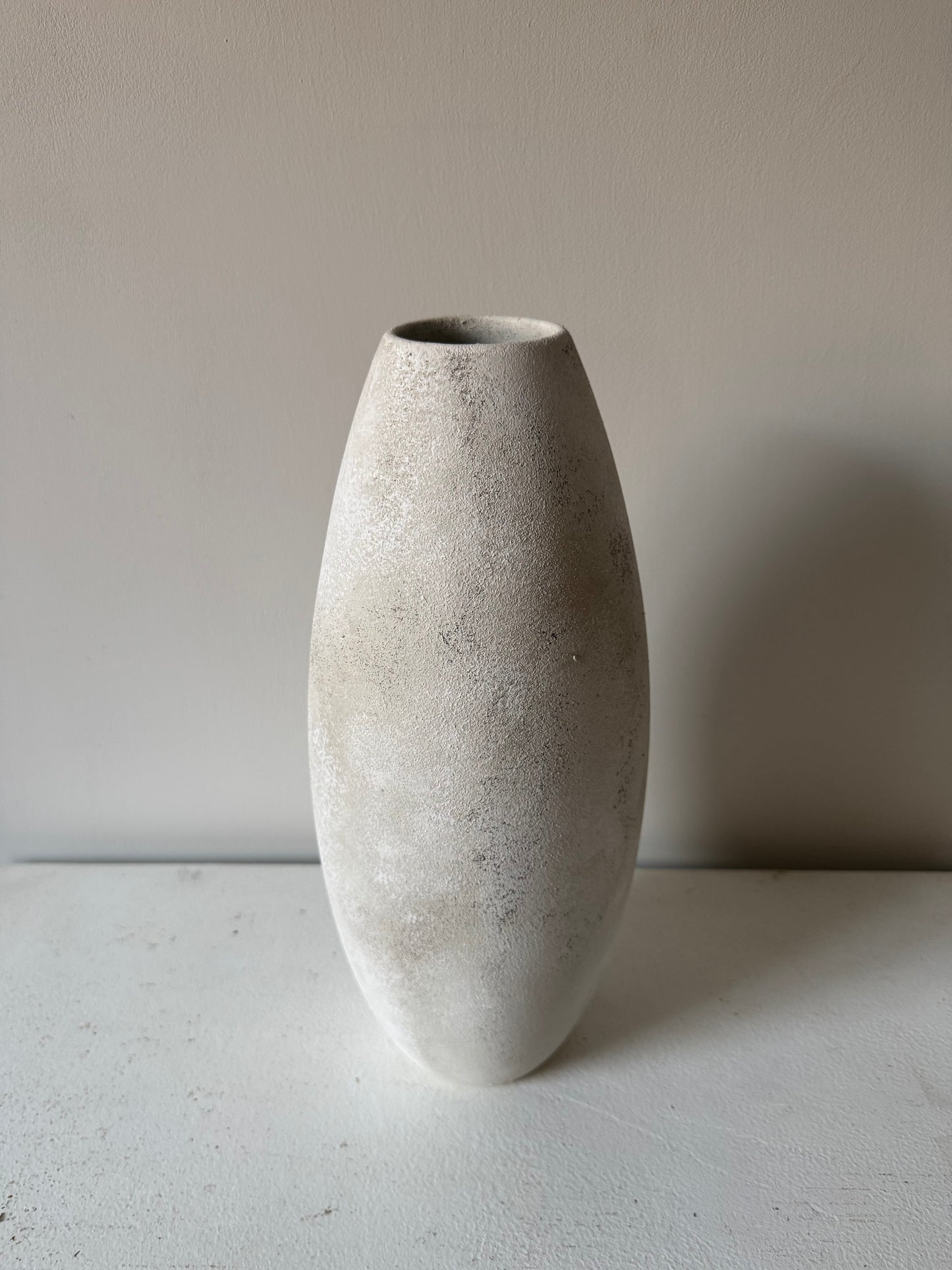 CLOUD | stone effect off-white/beige slim vase