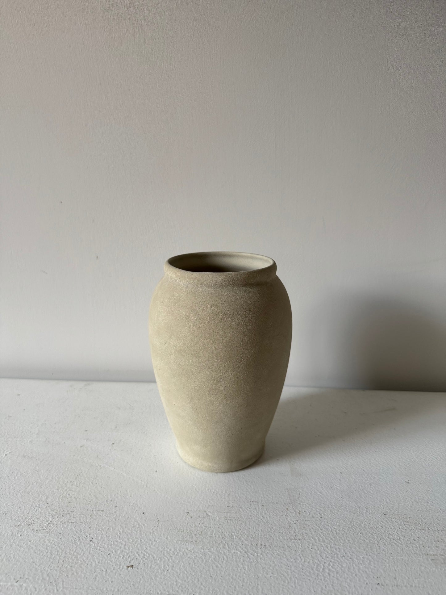 CLOUD | light beige classic vase