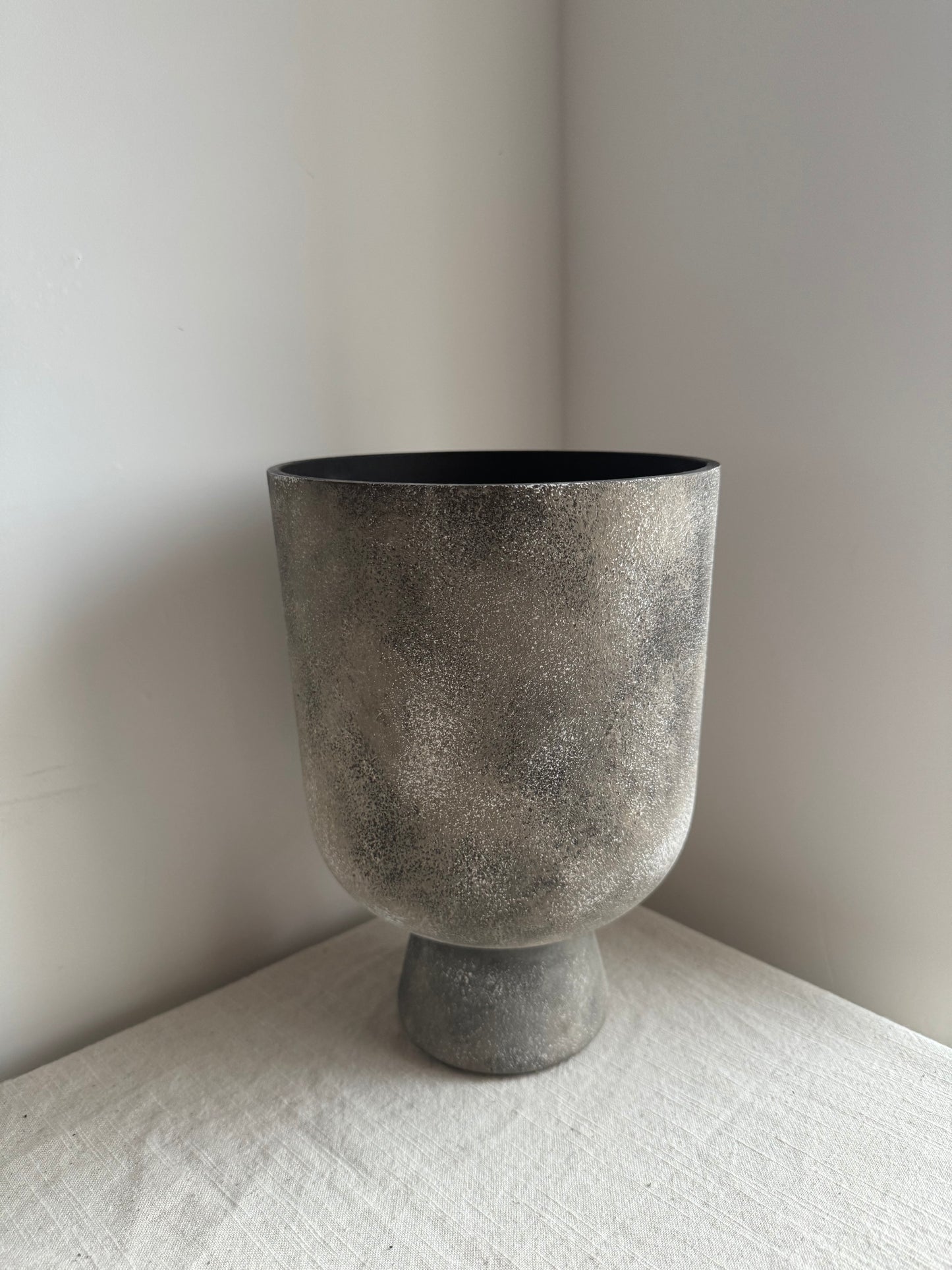 EARTH | earthy brown pedestal planter