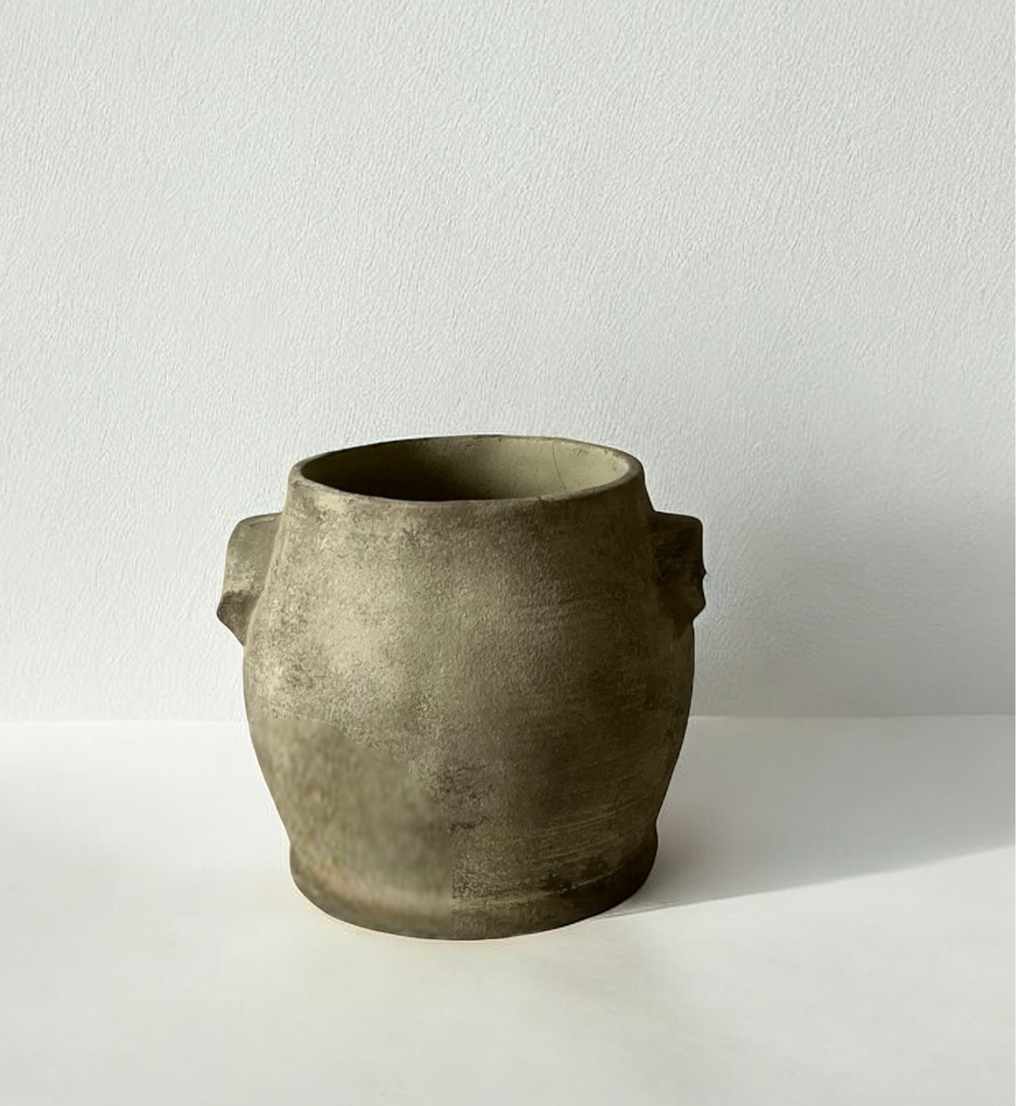 EARTH | earthy brown handle detail pot