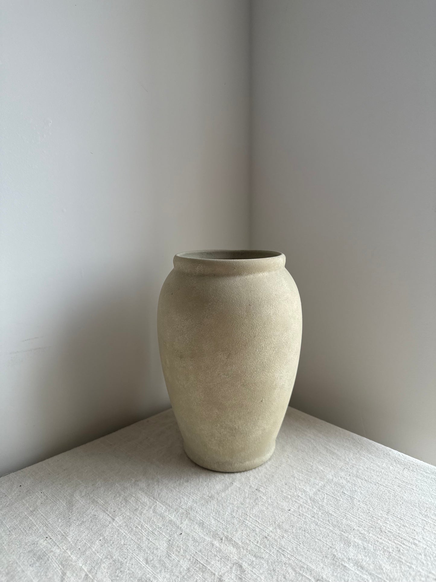 CLOUD | light beige classic vase
