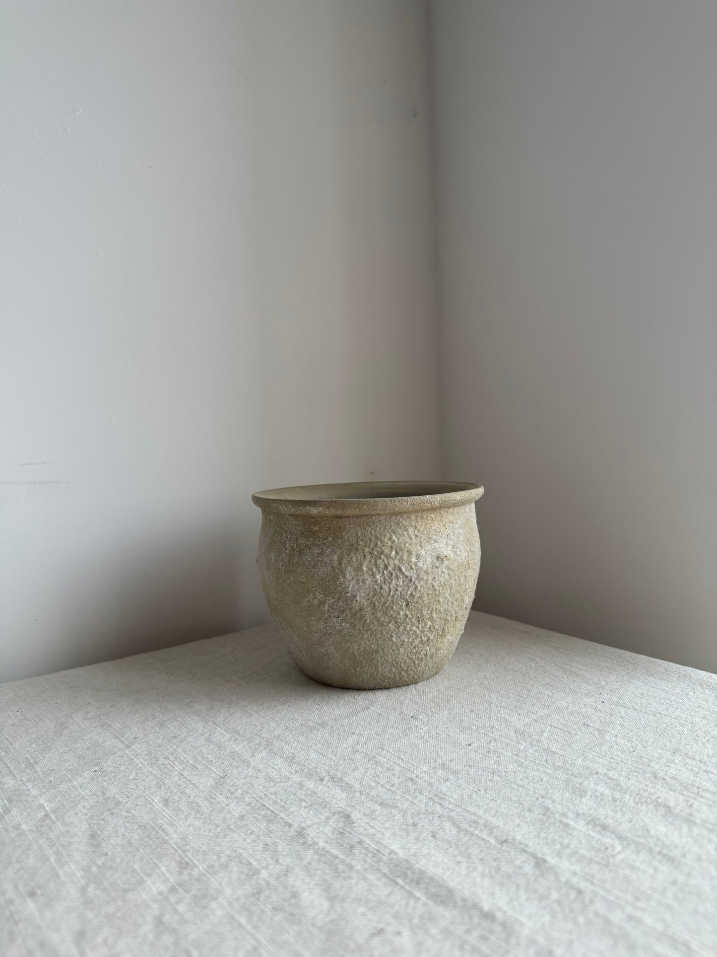 Up-cycled | small beige textured pot