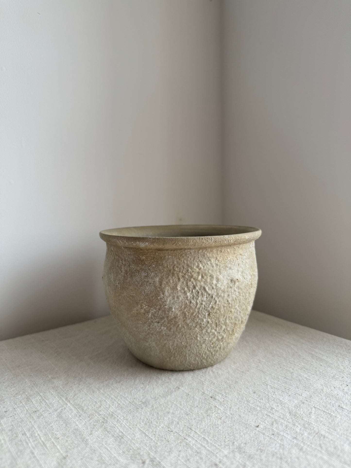 Up-cycled | small beige textured pot