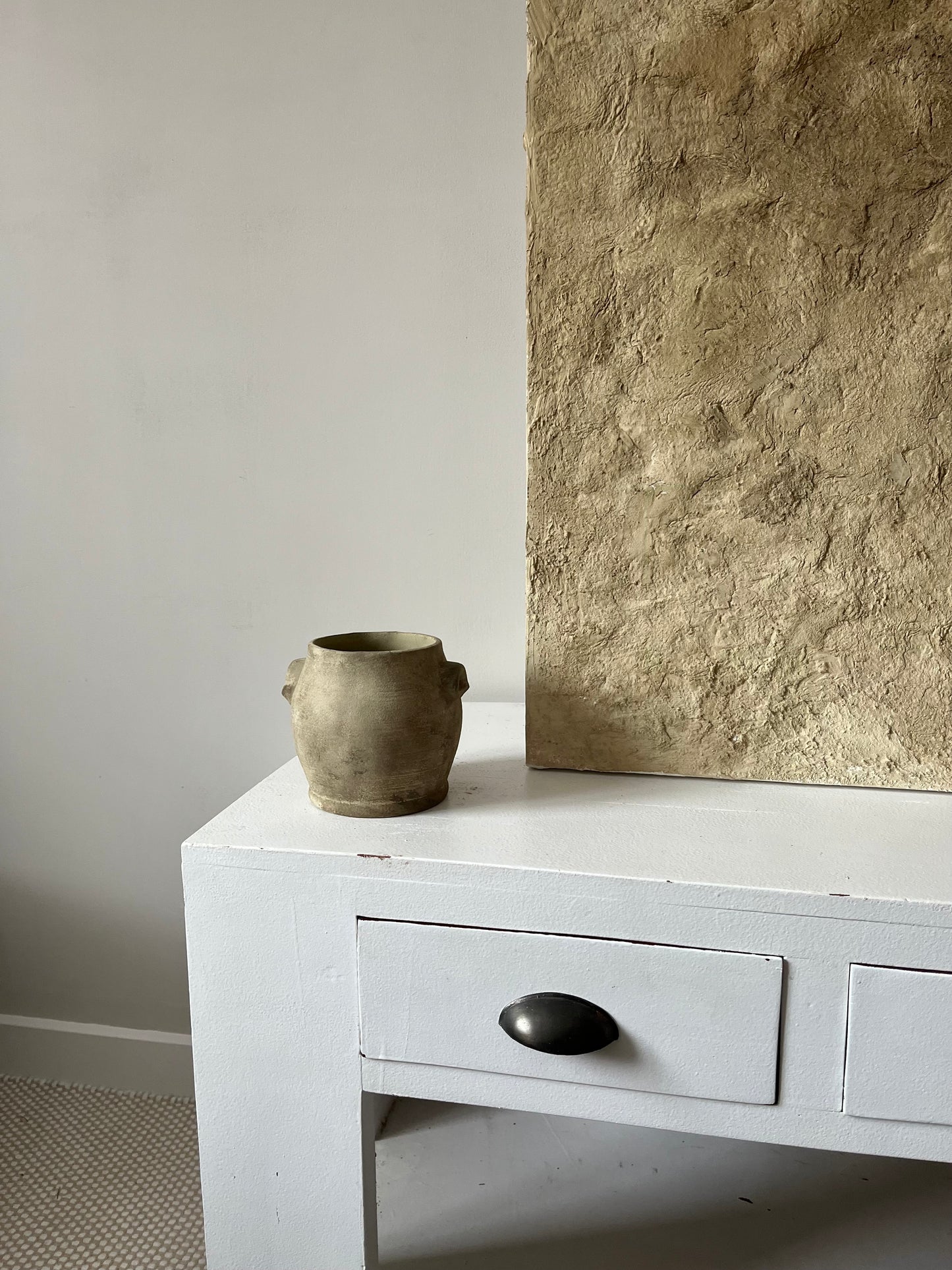 EARTH | earthy brown handle detail pot