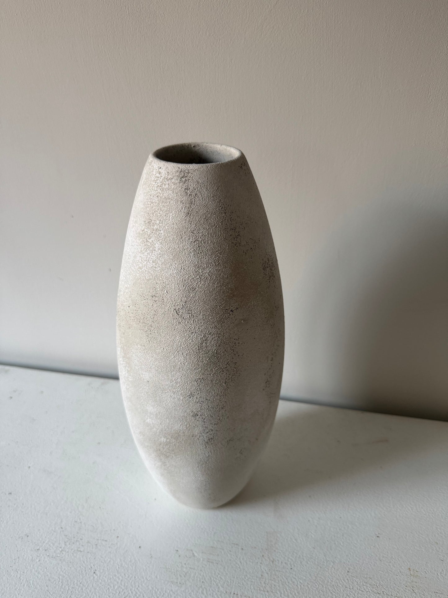 CLOUD | stone effect off-white/beige slim vase