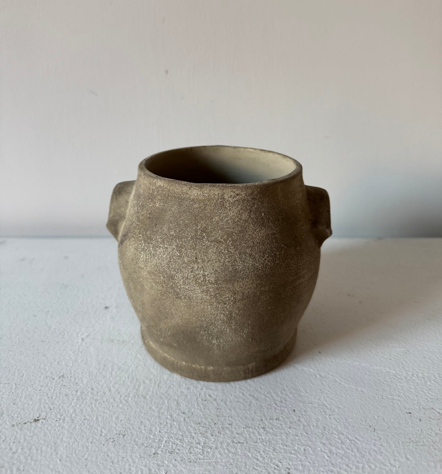 EARTH | earthy brown handle detail pot