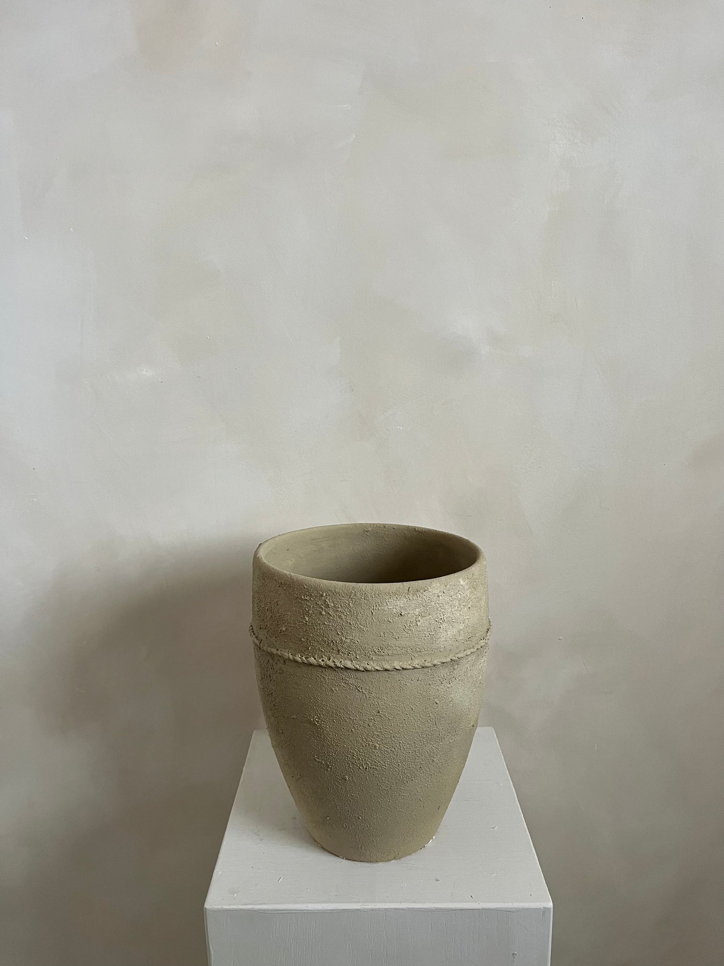 Up-cycled | line detail brown-beige lightly textured pot