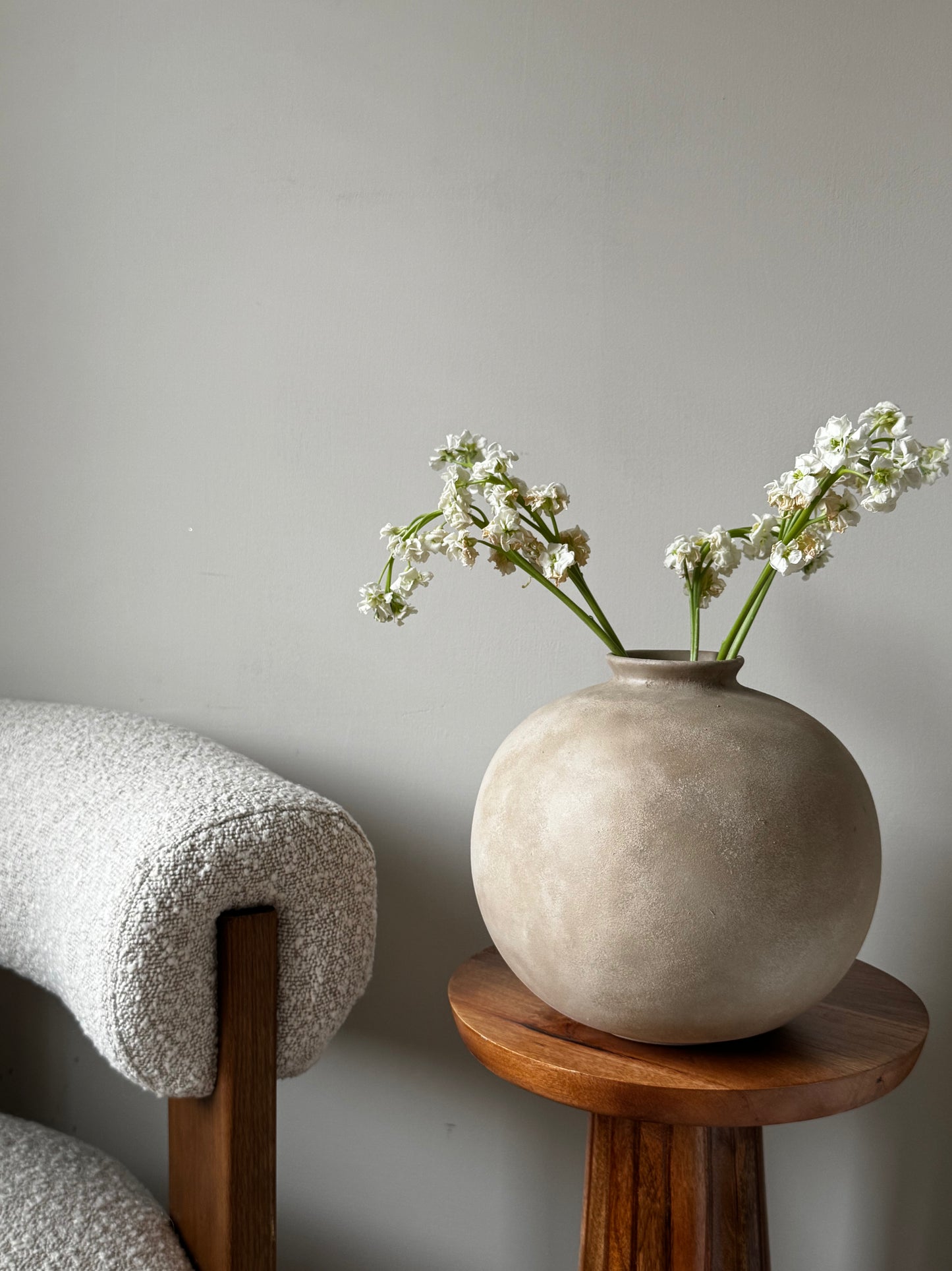 Up-cycled | WATERTIGHT light beige large rounded vase