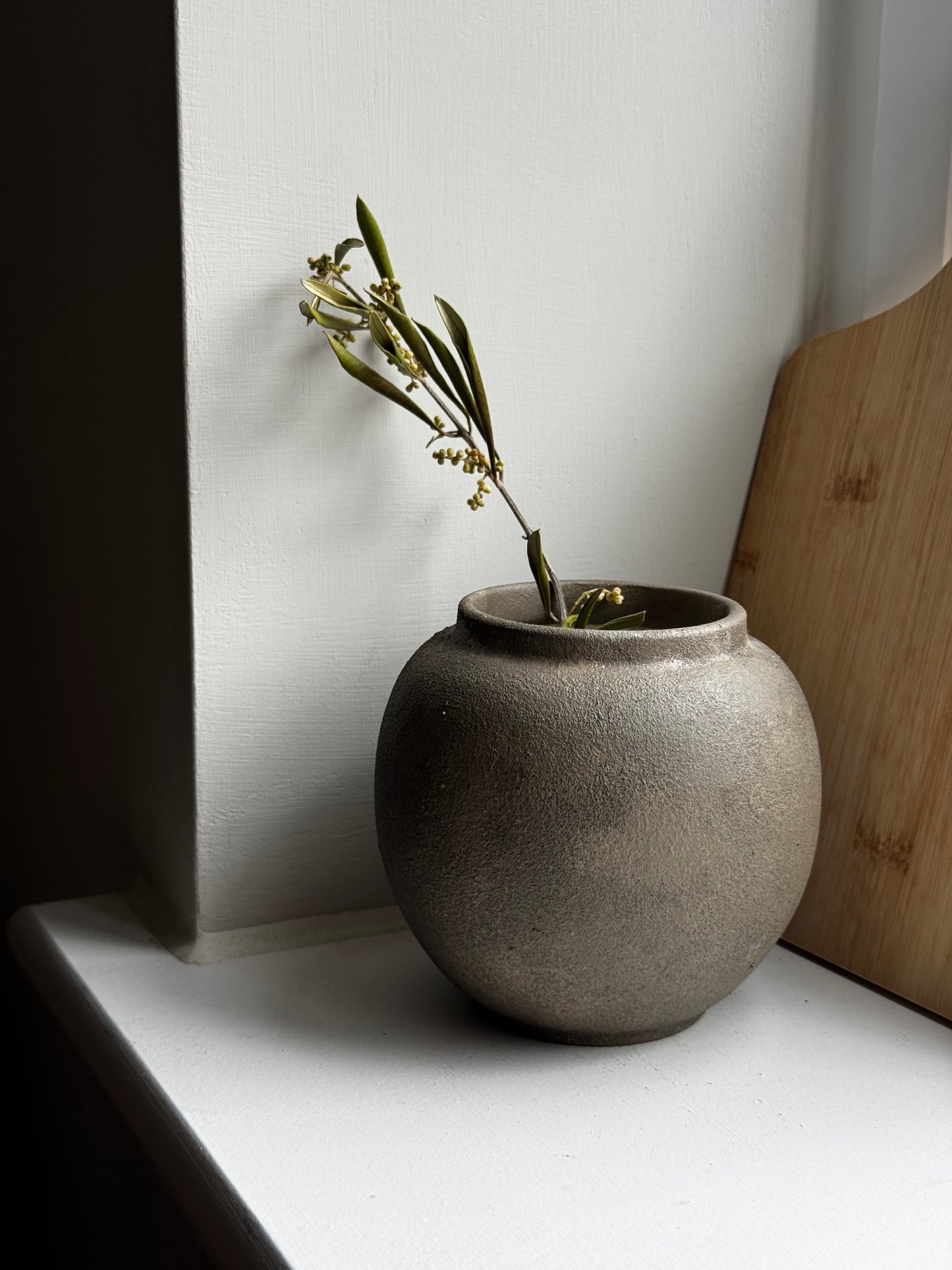 Up-cycled | WATERTIGHT earthy brown small rounded urn