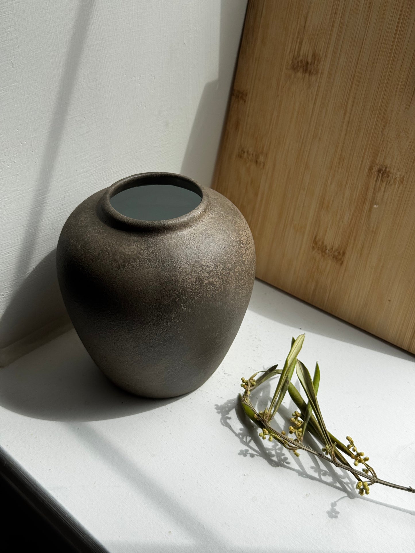 Up-cycled | WATERTIGHT earthy brown small rounded urn