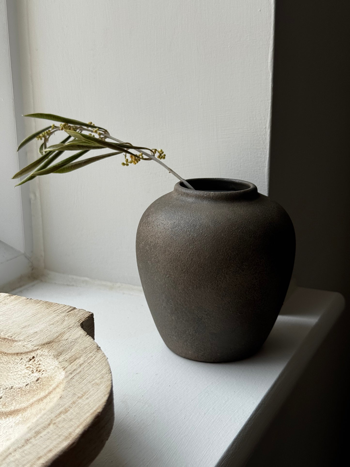 Up-cycled | WATERTIGHT earthy brown small rounded urn