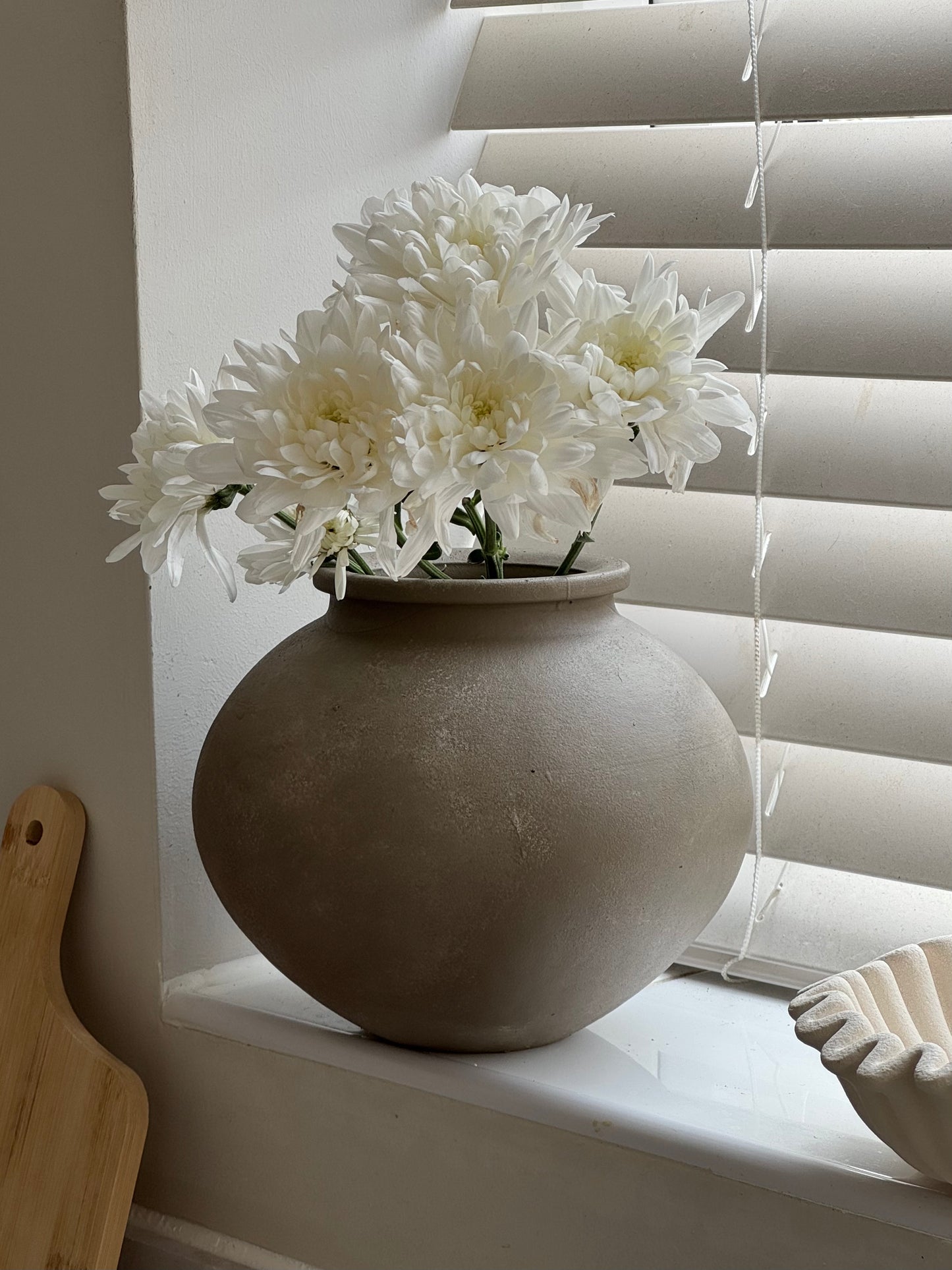 Up-cycled | WATERTIGHT cool beige rounded vase
