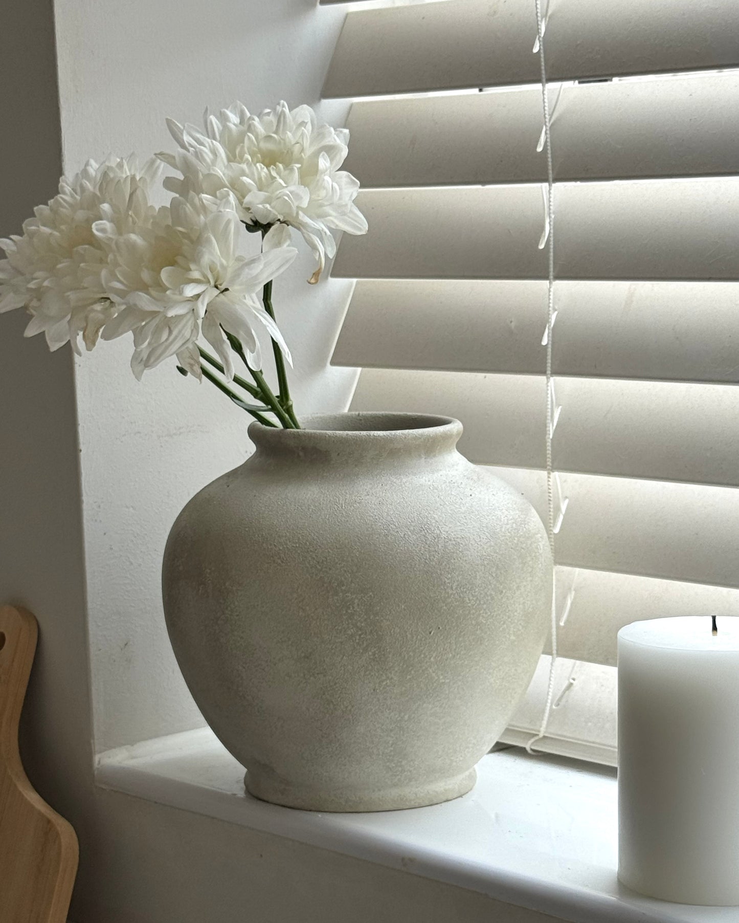 Up-cycled | WATERTIGHT light beige stone-effect rounded vase