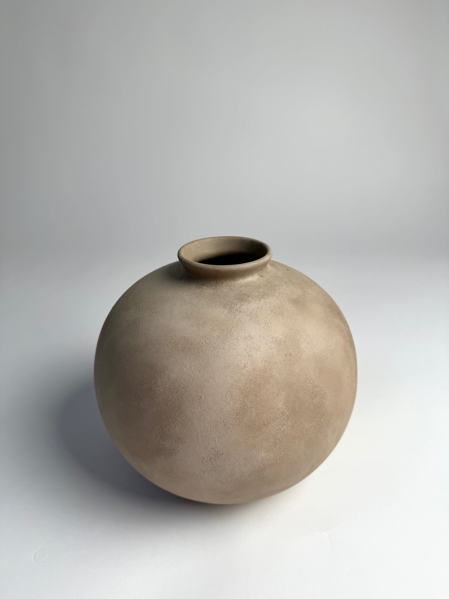 Up-cycled | WATERTIGHT light beige large rounded vase