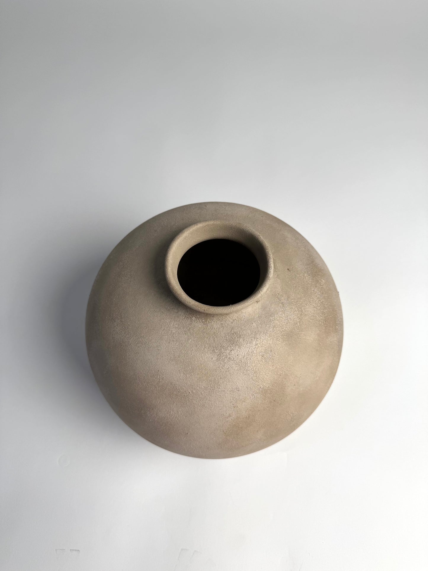 Up-cycled | WATERTIGHT light beige large rounded vase