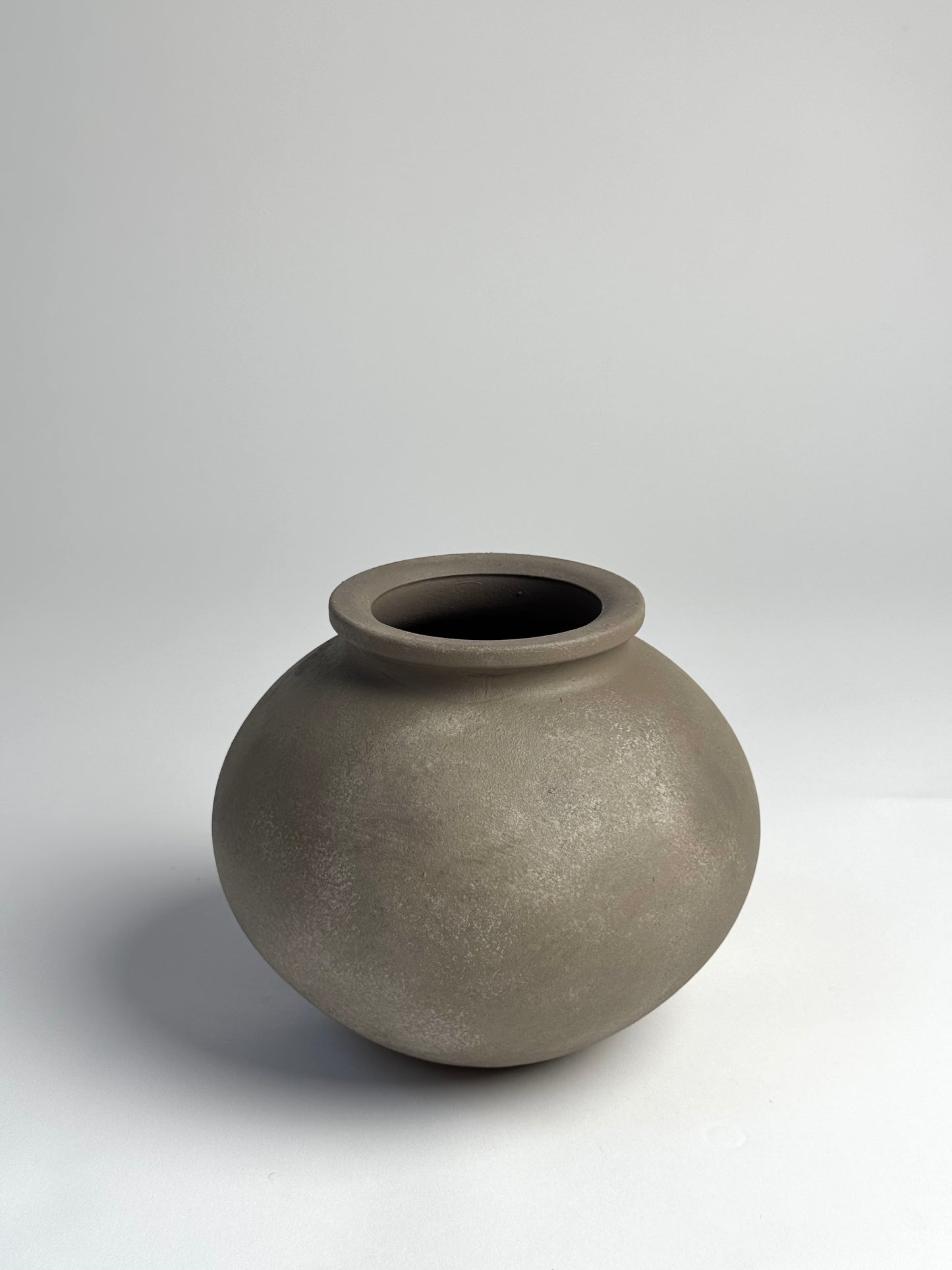 Up-cycled | WATERTIGHT cool beige rounded vase