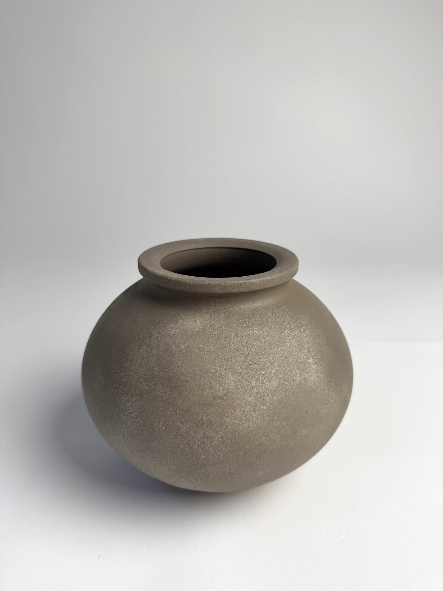 Up-cycled | WATERTIGHT cool beige rounded vase