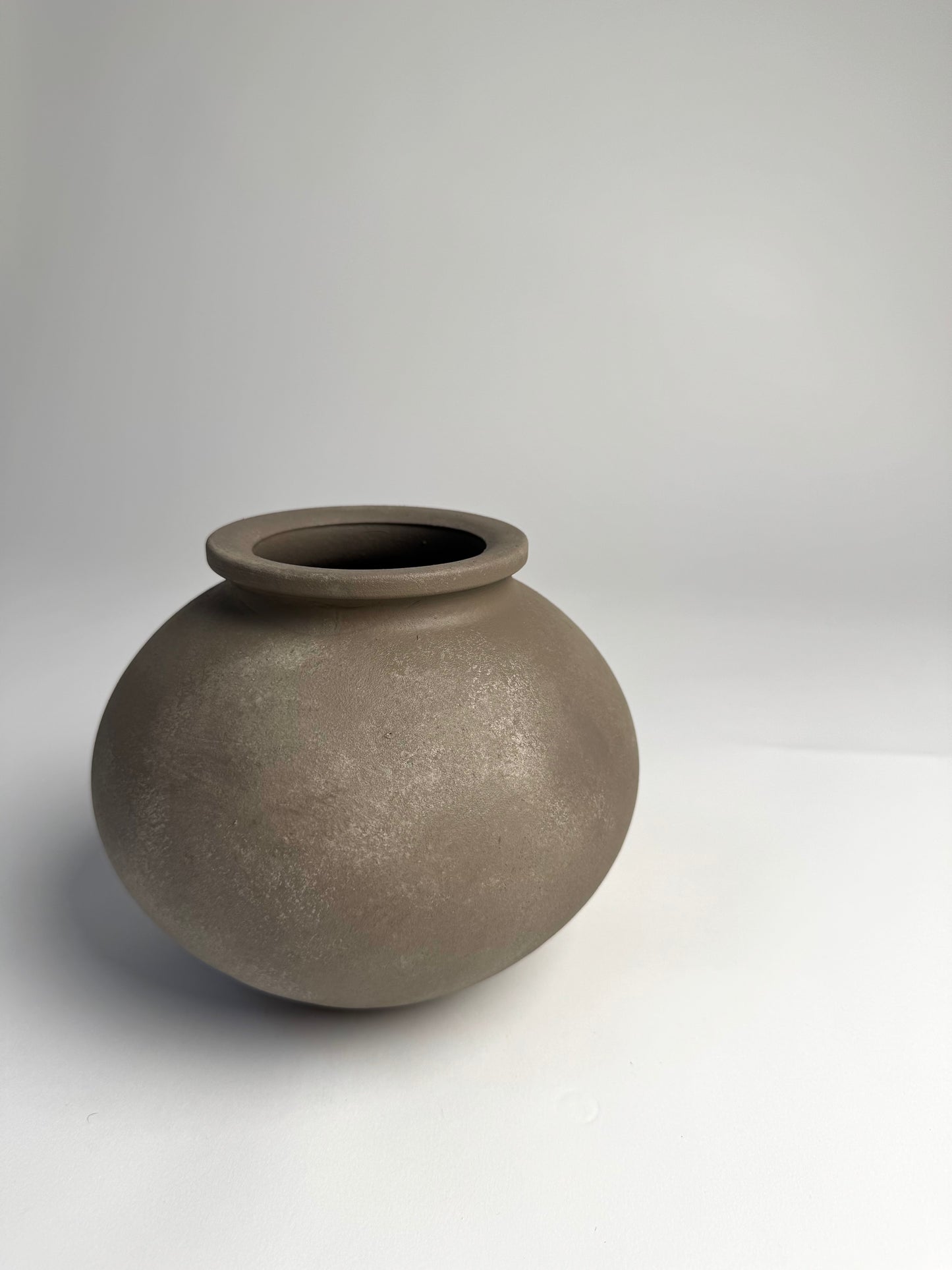 Up-cycled | WATERTIGHT cool beige rounded vase