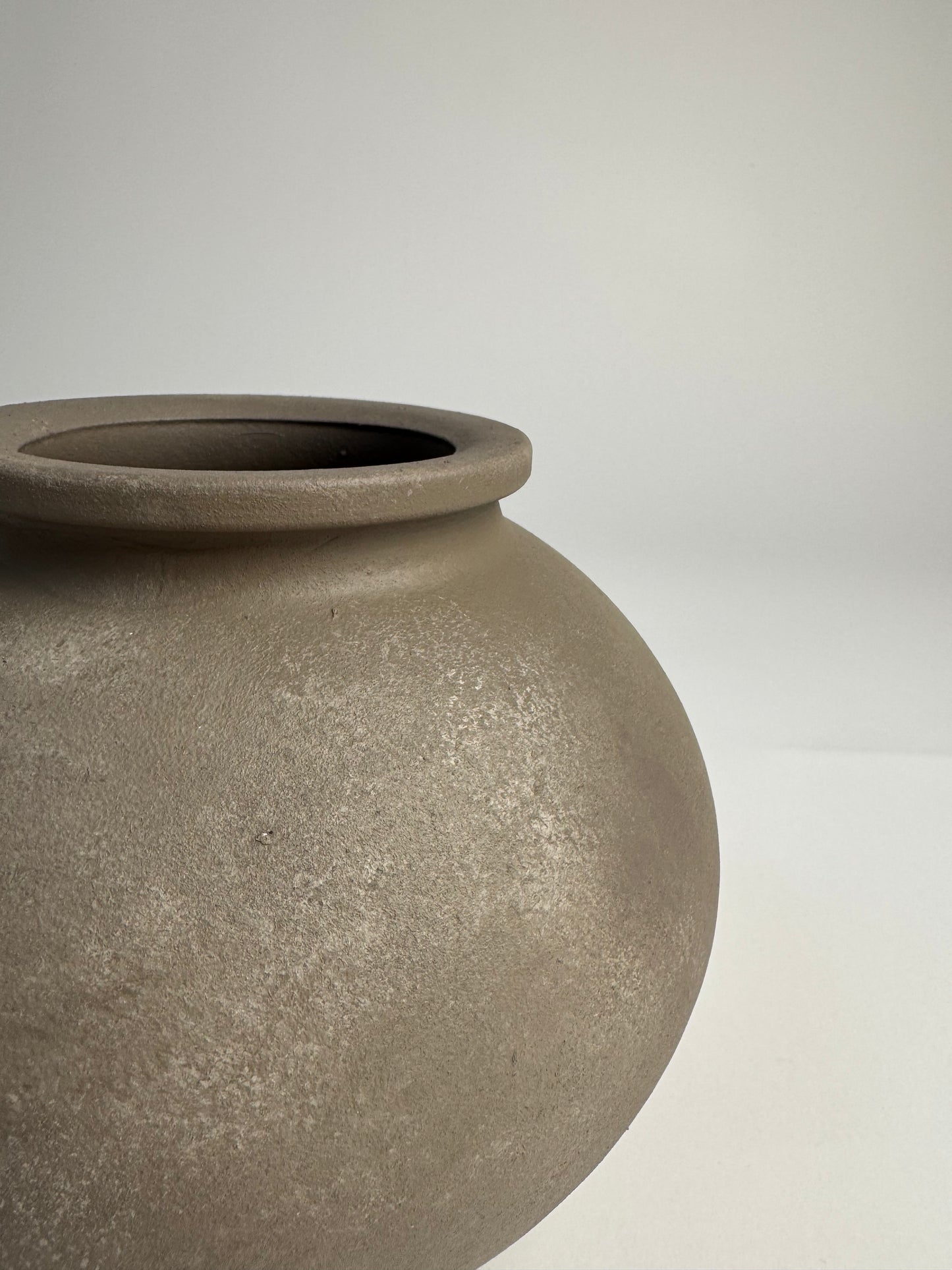 Up-cycled | WATERTIGHT cool beige rounded vase