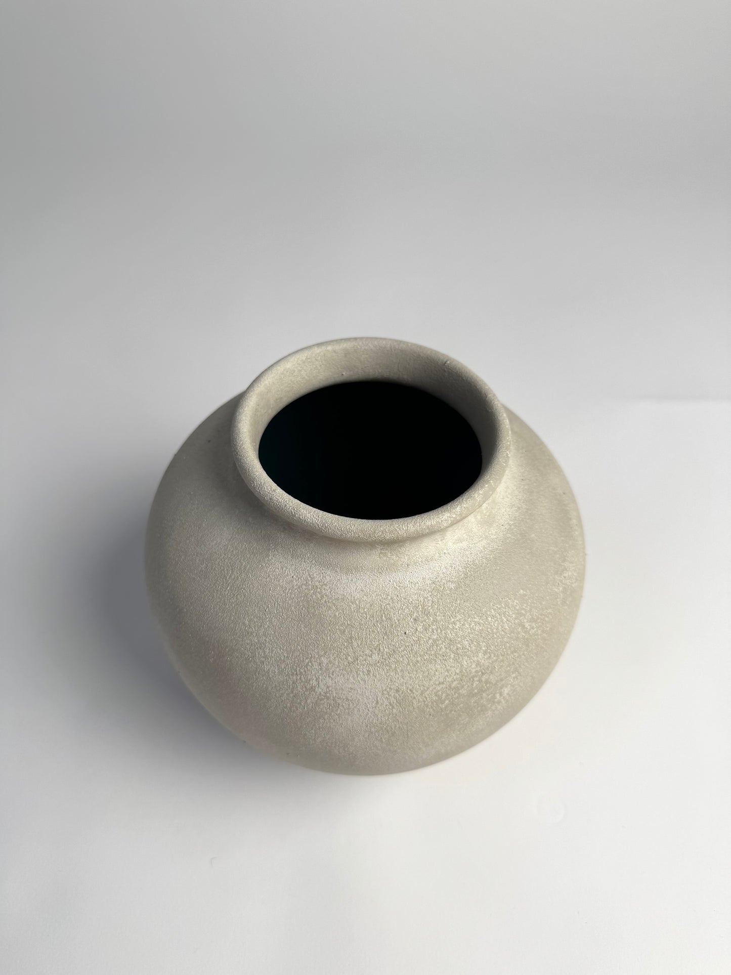 Up-cycled | WATERTIGHT light beige stone-effect rounded vase
