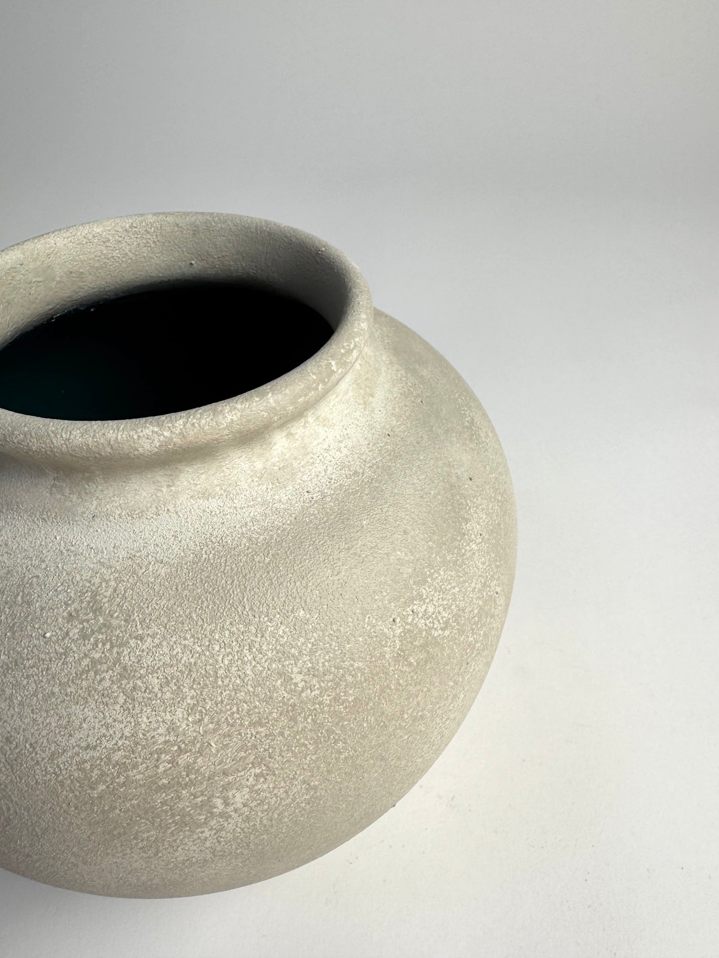 Up-cycled | WATERTIGHT light beige stone-effect rounded vase