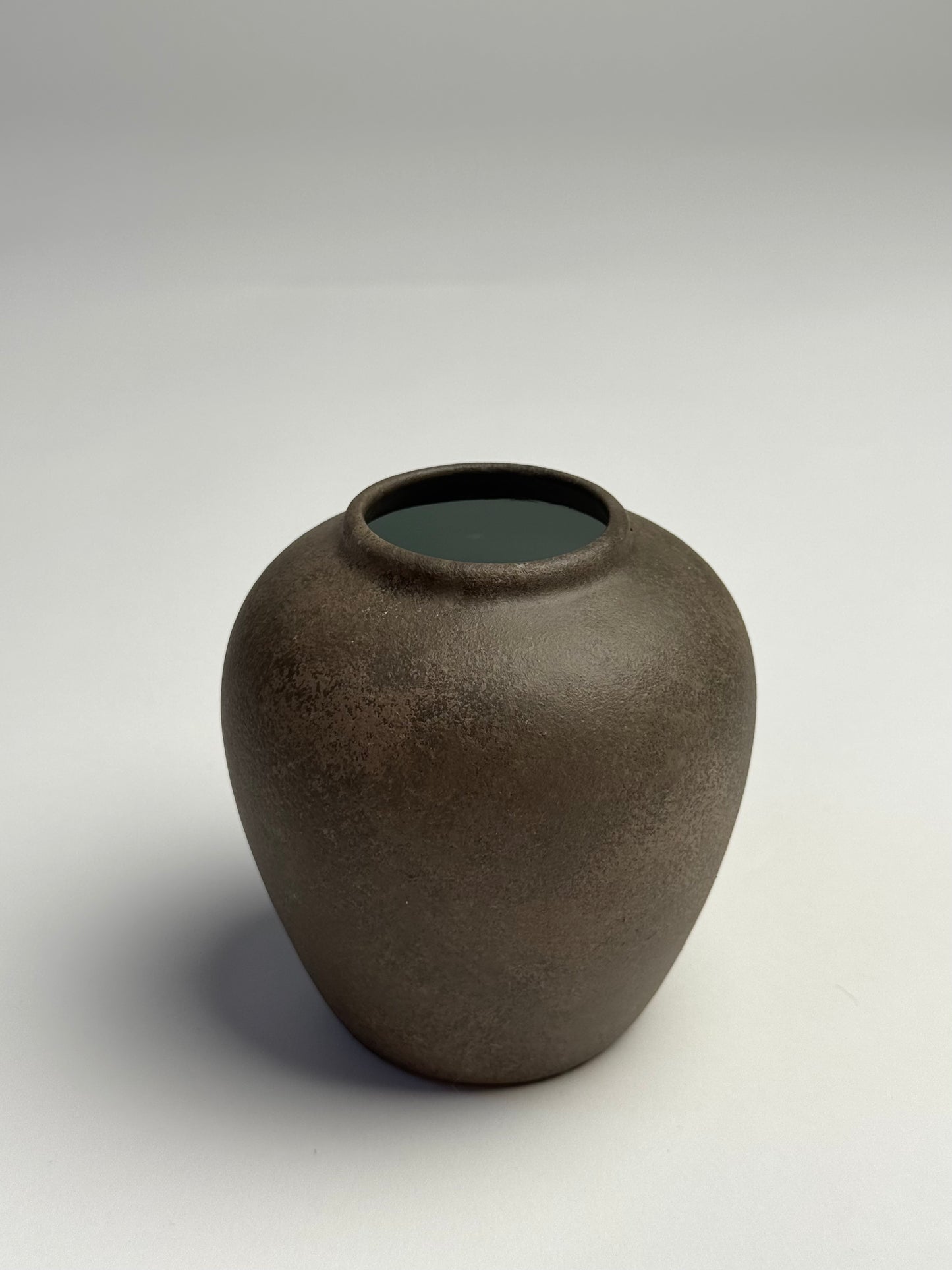Up-cycled | WATERTIGHT earthy brown small rounded urn