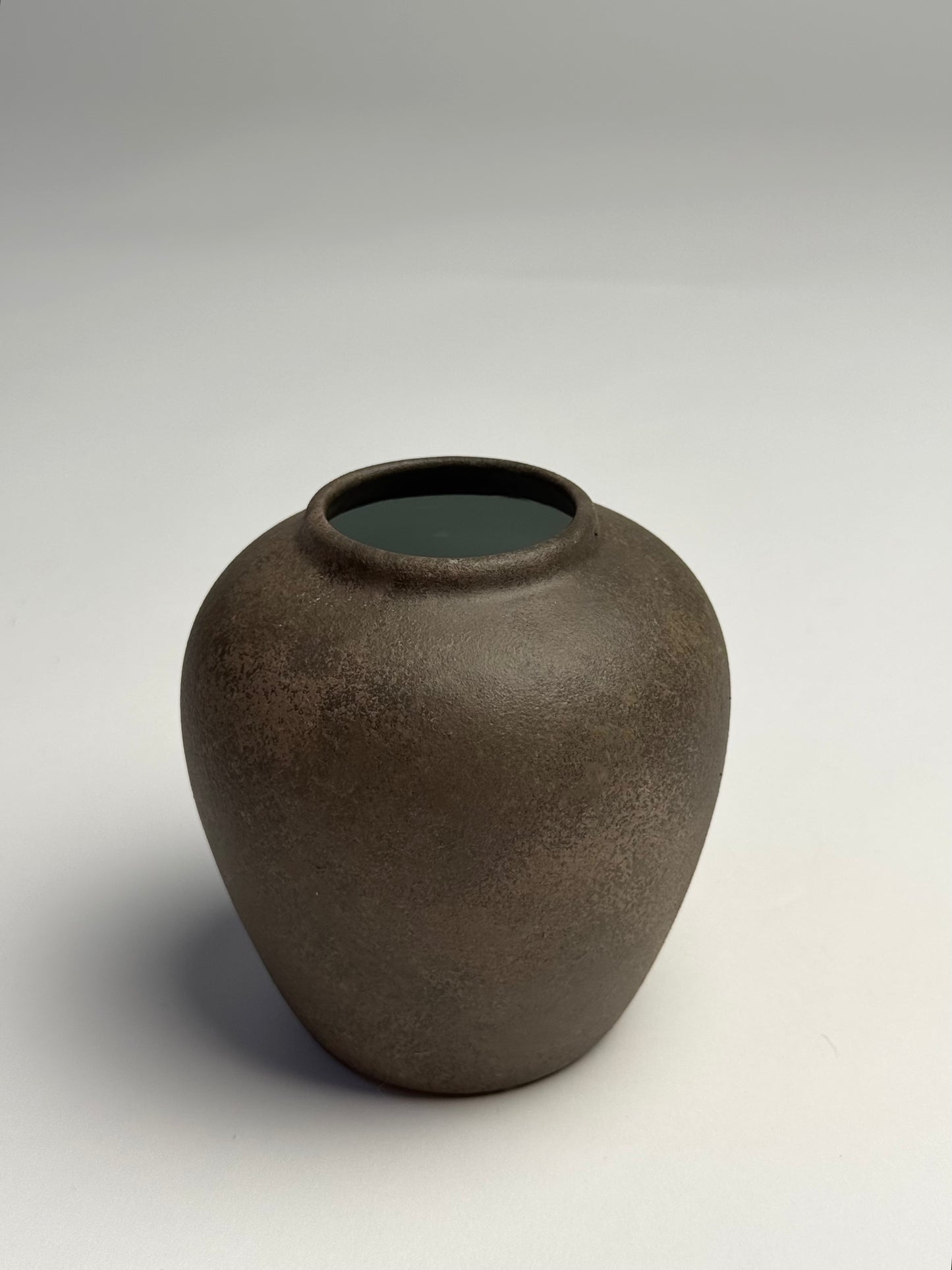 Up-cycled | WATERTIGHT earthy brown small rounded urn