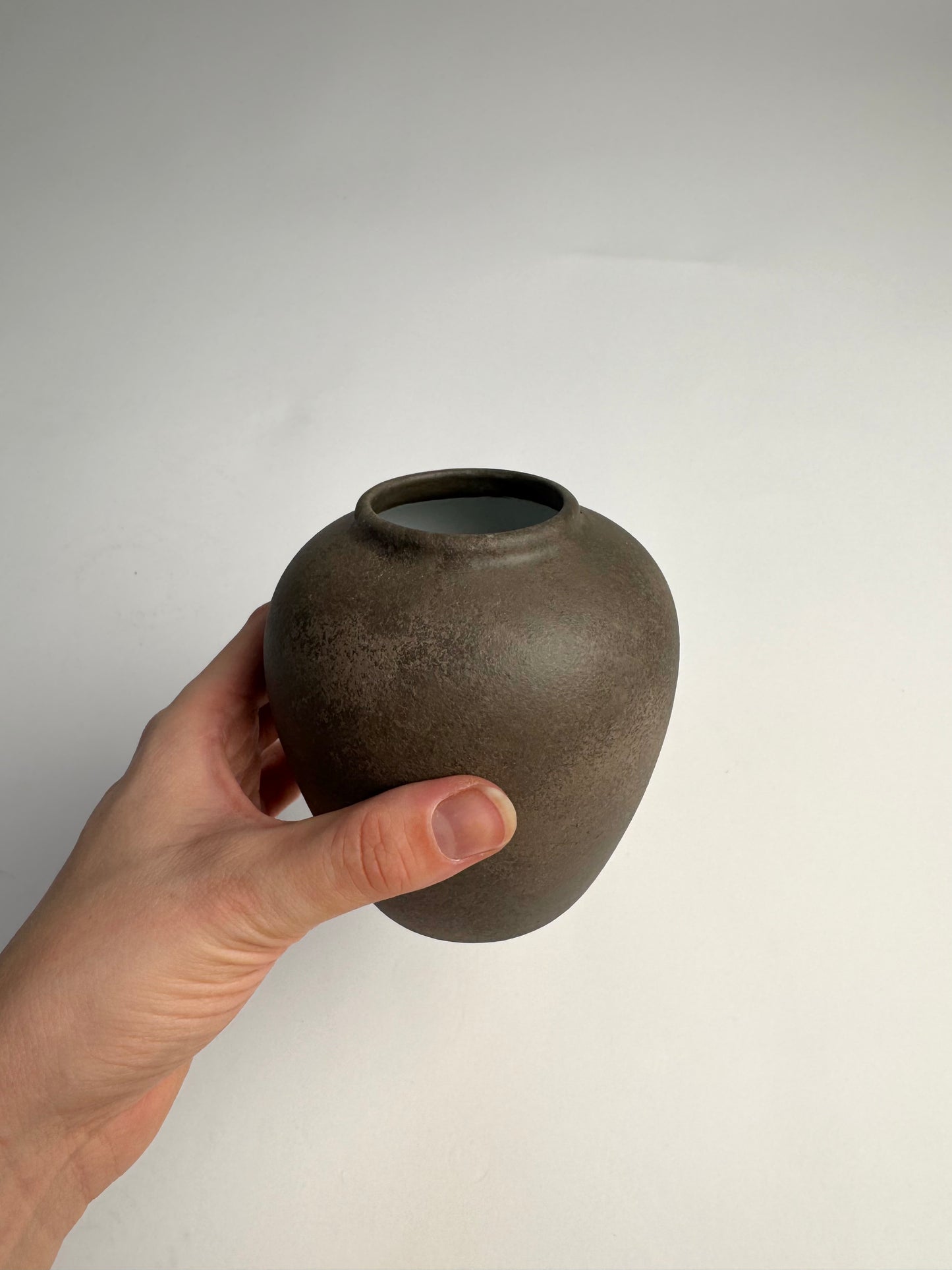 Up-cycled | WATERTIGHT earthy brown small rounded urn