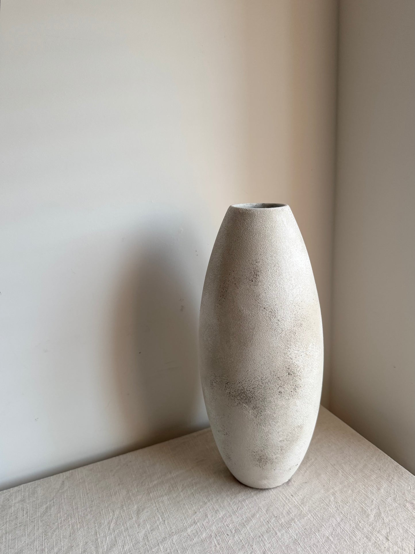 CLOUD | stone effect off-white/beige slim vase