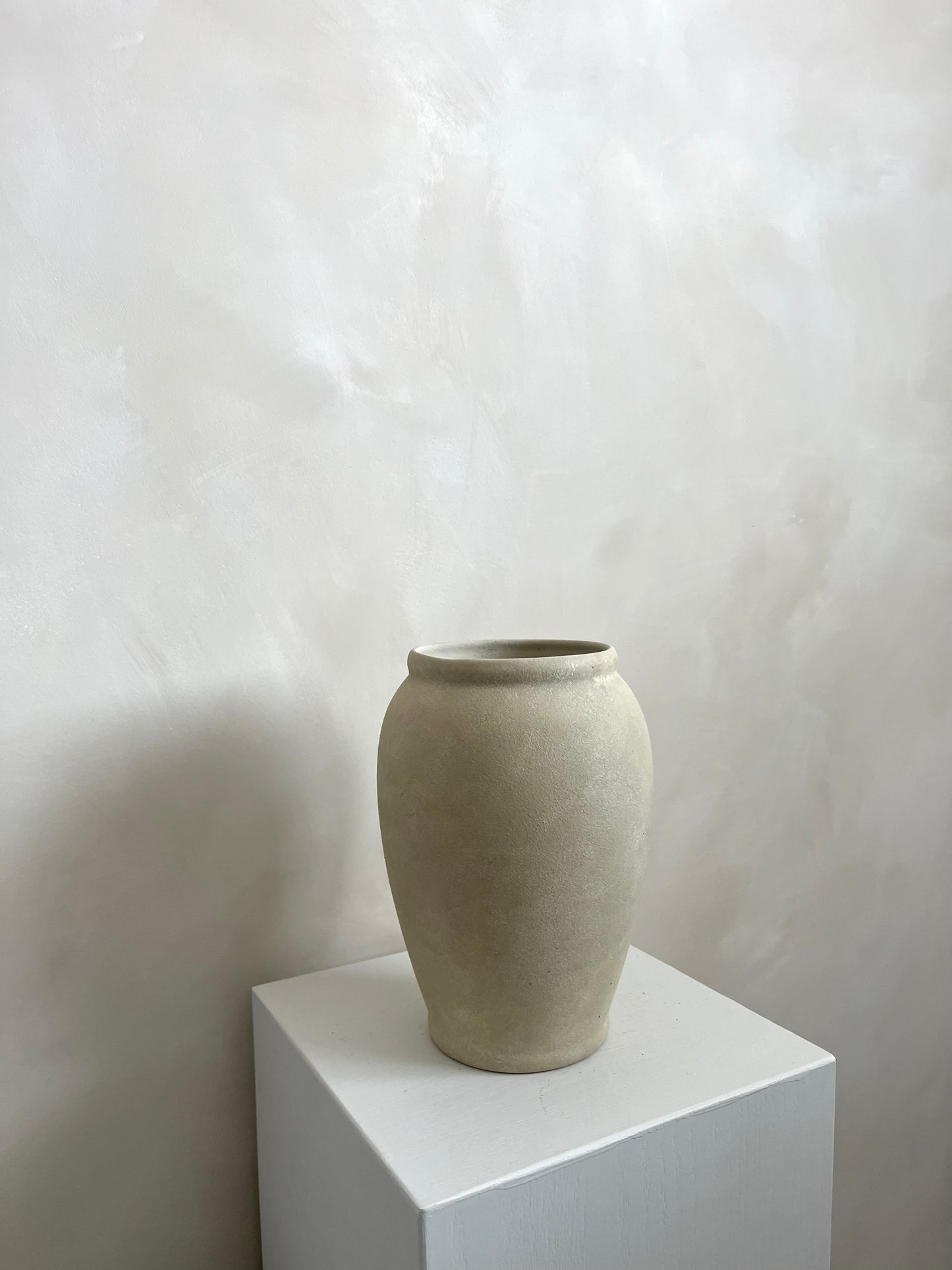 CLOUD | light beige classic vase