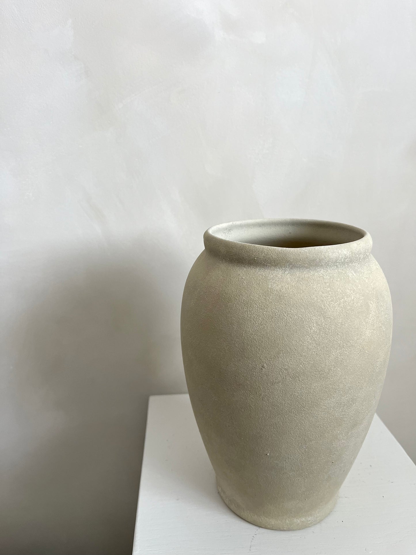CLOUD | light beige classic vase