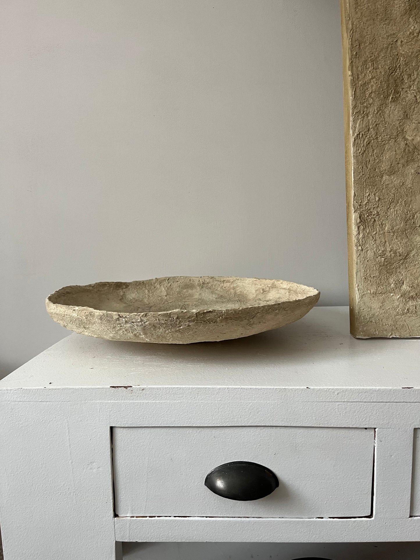 CLOUD  |   XL light beige textured round flat display bowl