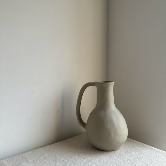 CLOUD  |  beige handle detail vase