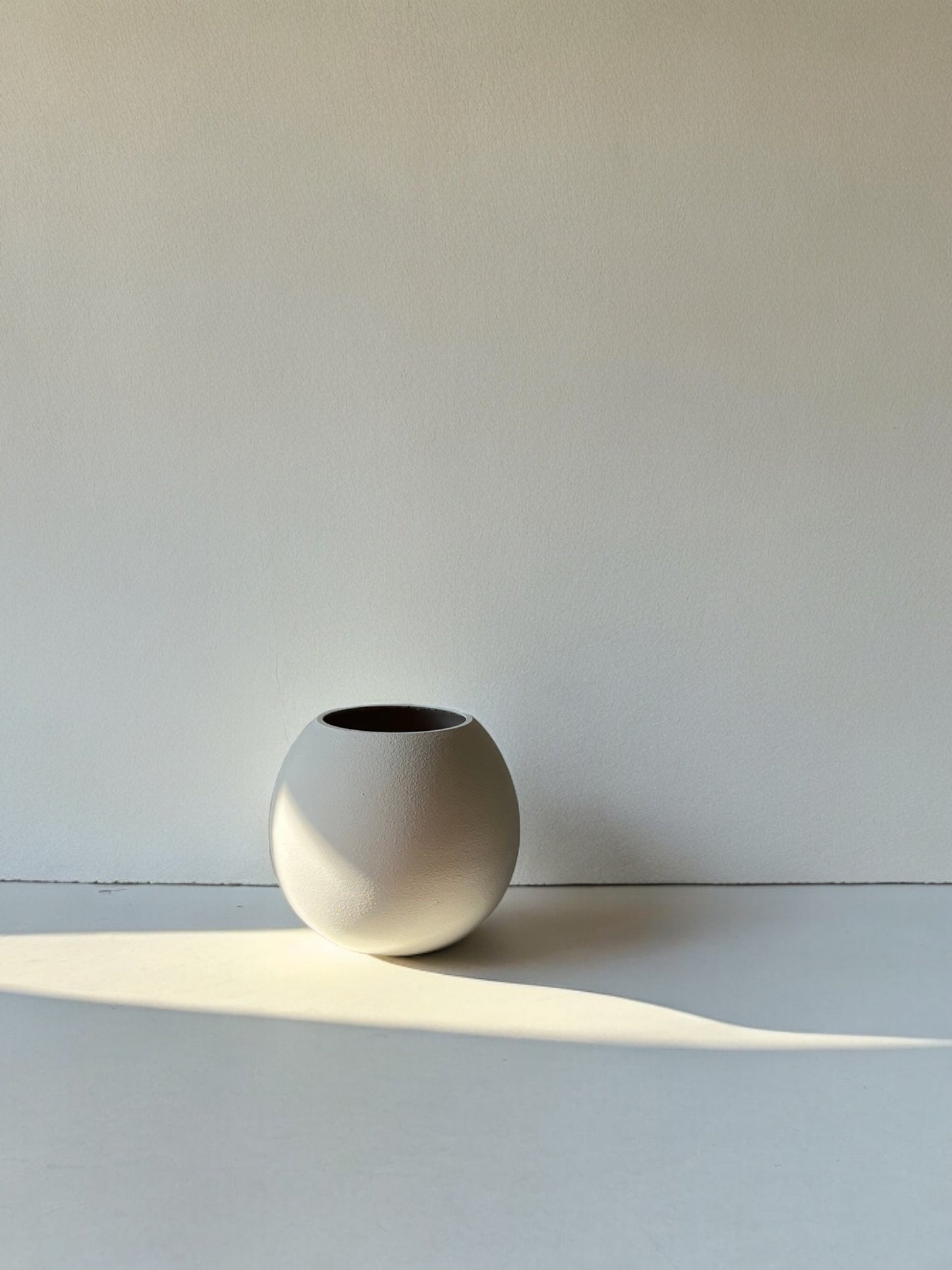 CLOUD  |   off-white smooth rounded vase