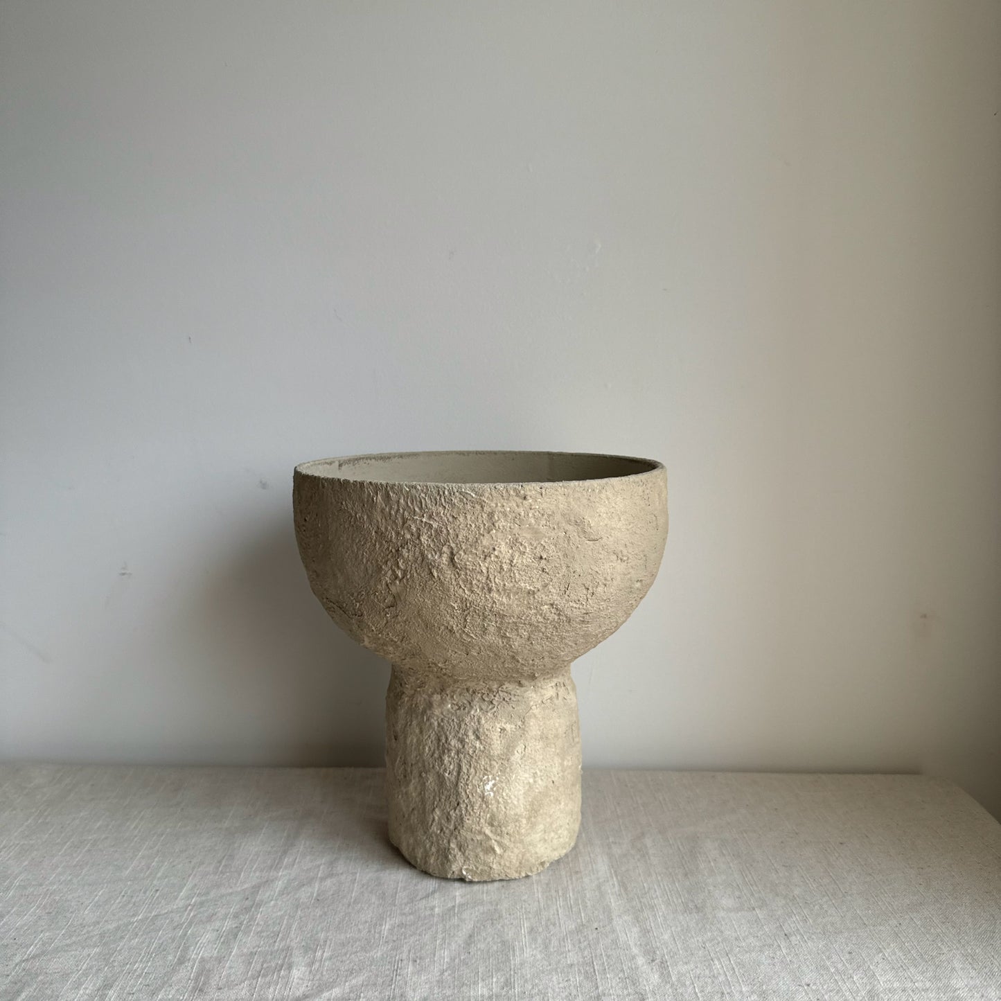 CLOUD  |   Light beige textured rounded pedestal bowl