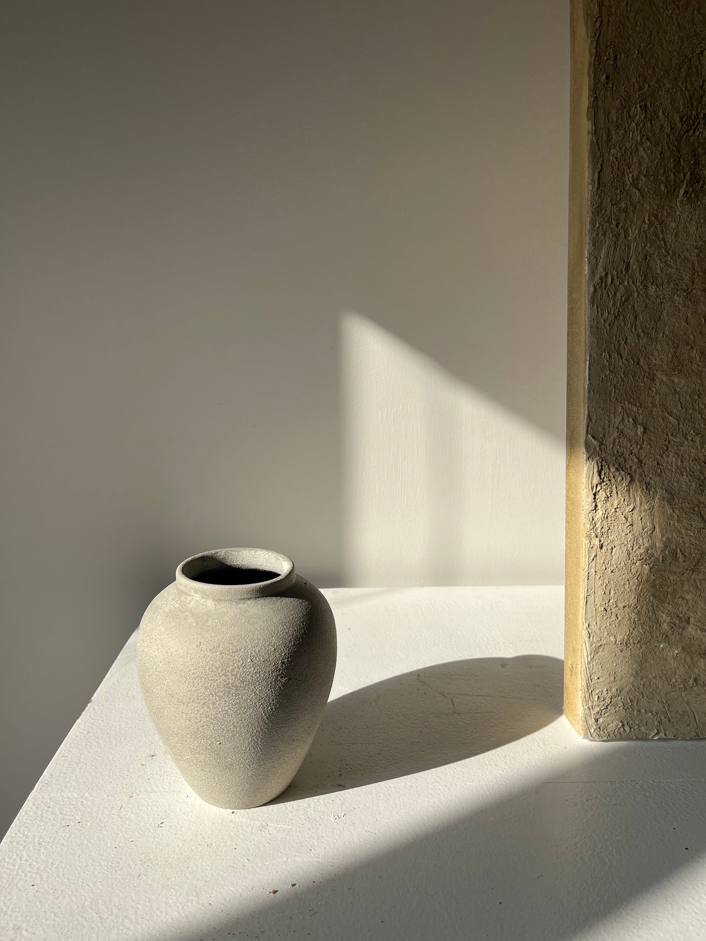 CLOUD  |  small neutral textured vase