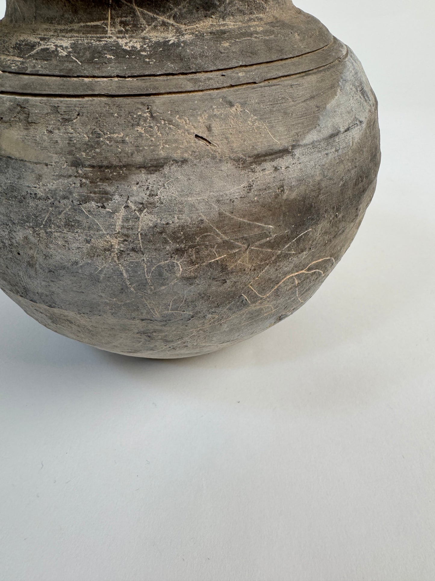 Rounded Nong Phai pot