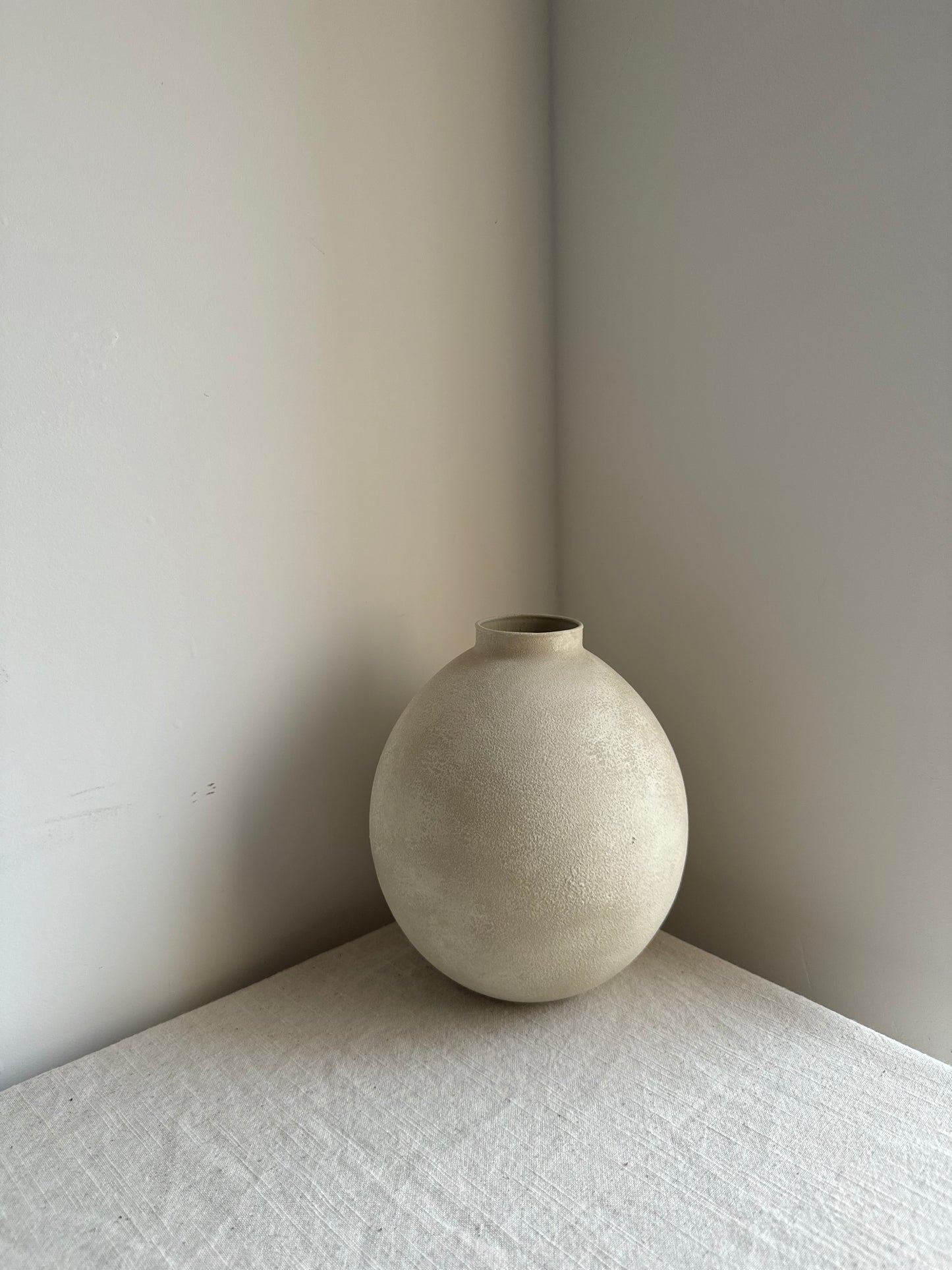 CLOUD  |  light beige rounded vase