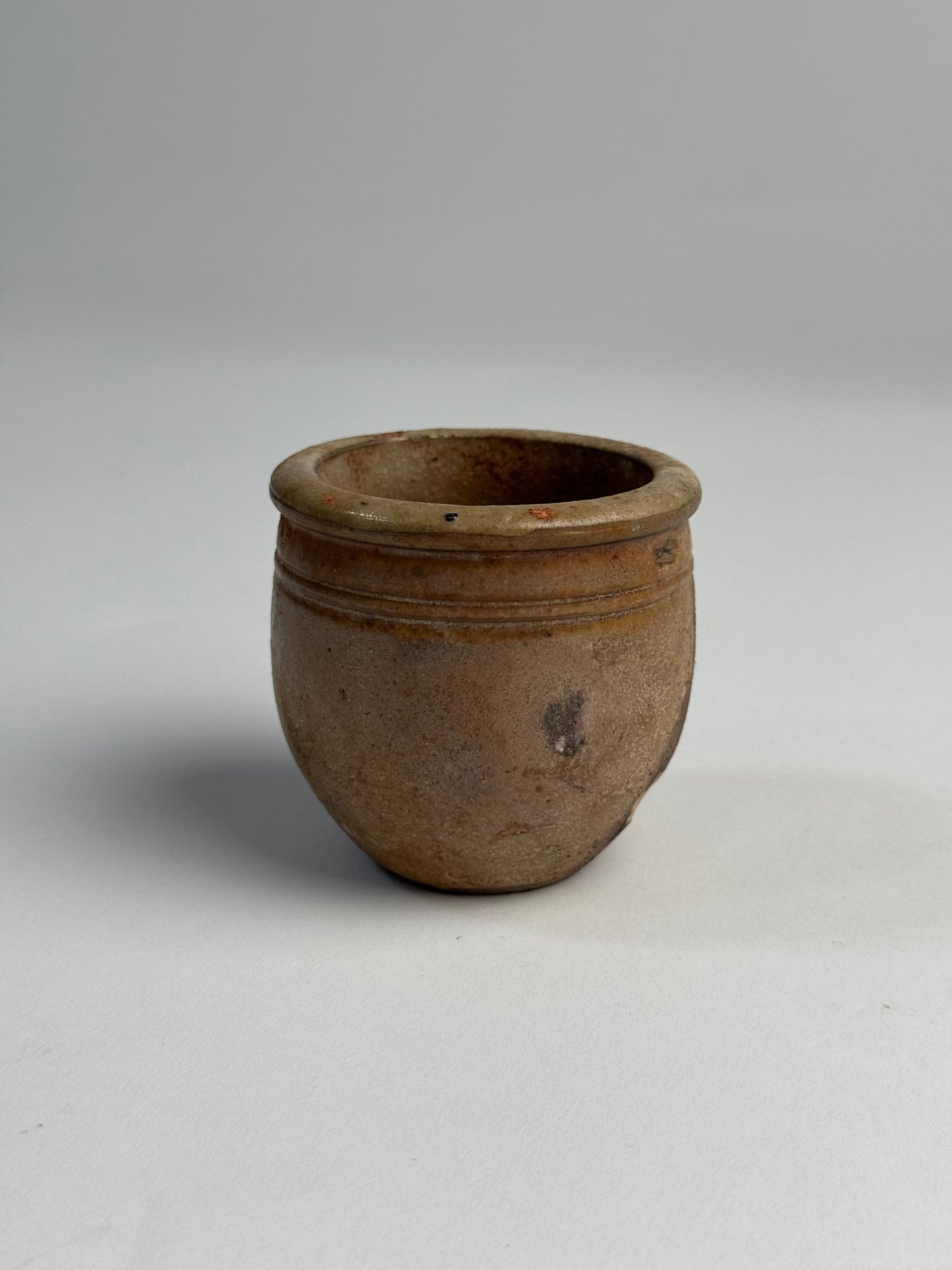 Small vintage pinch pot