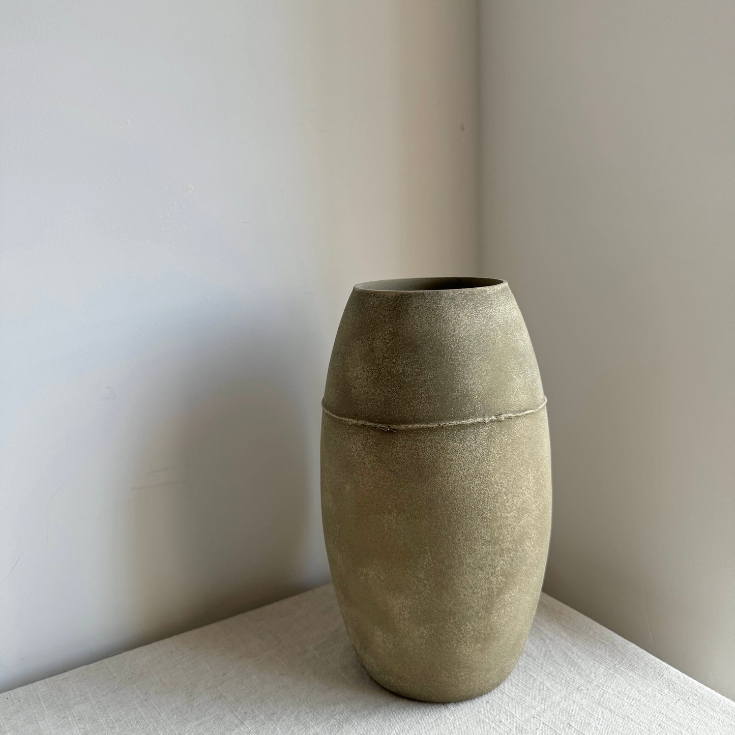 EARTH  |  Earthy brown line detail rustic vase