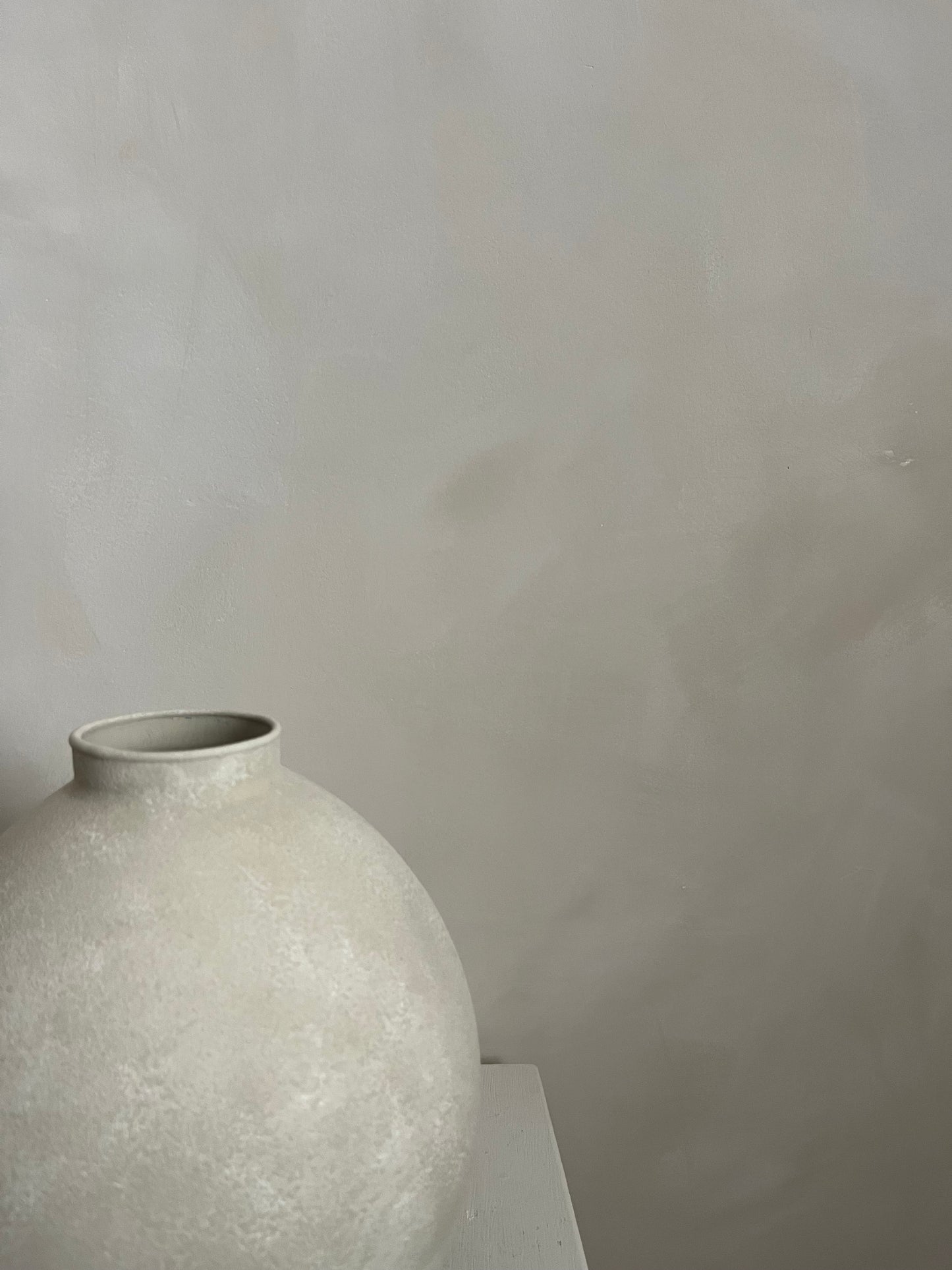 CLOUD  |  light beige rounded vase