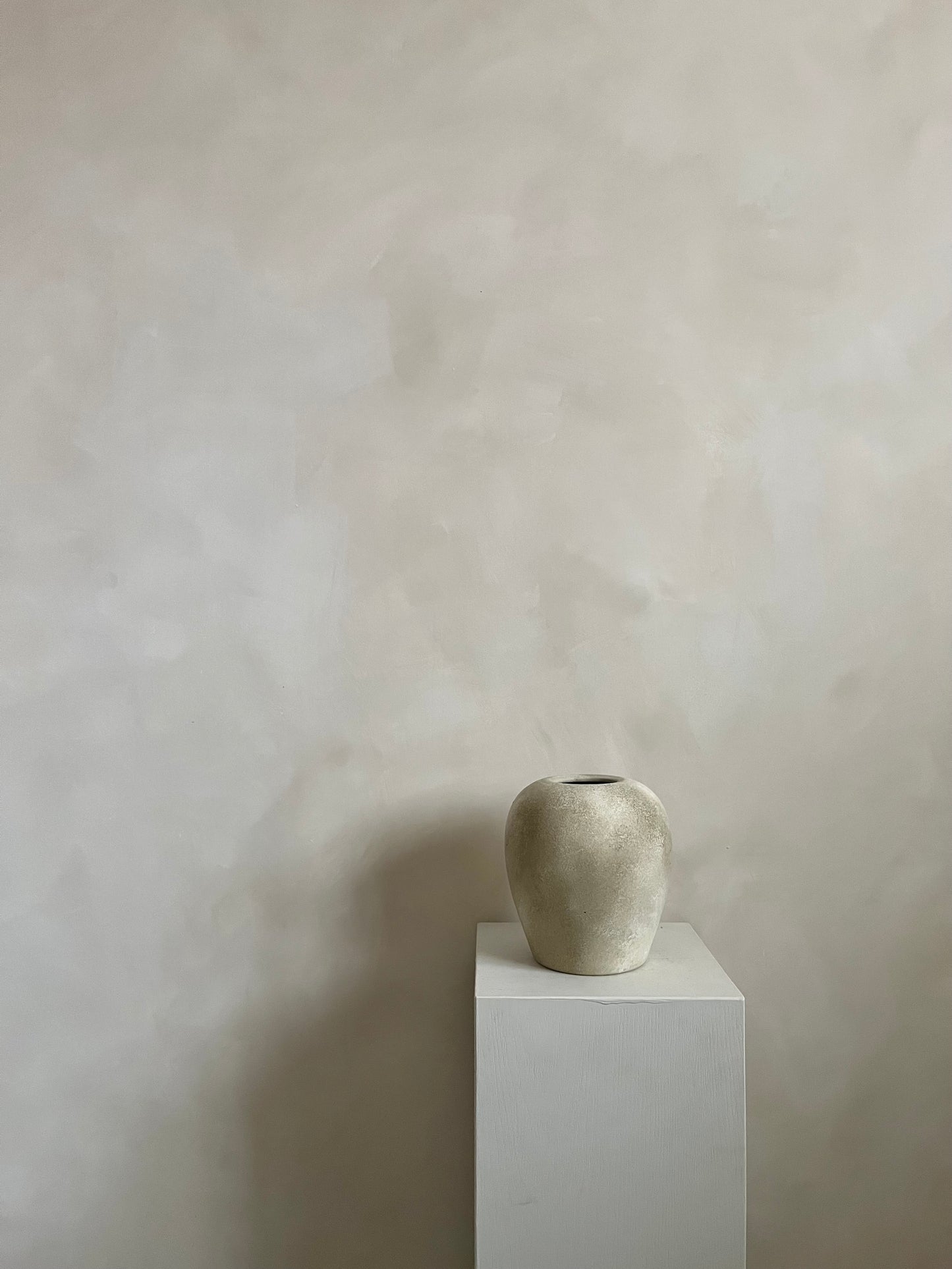 CLOUD  |  stone effect round textured pot